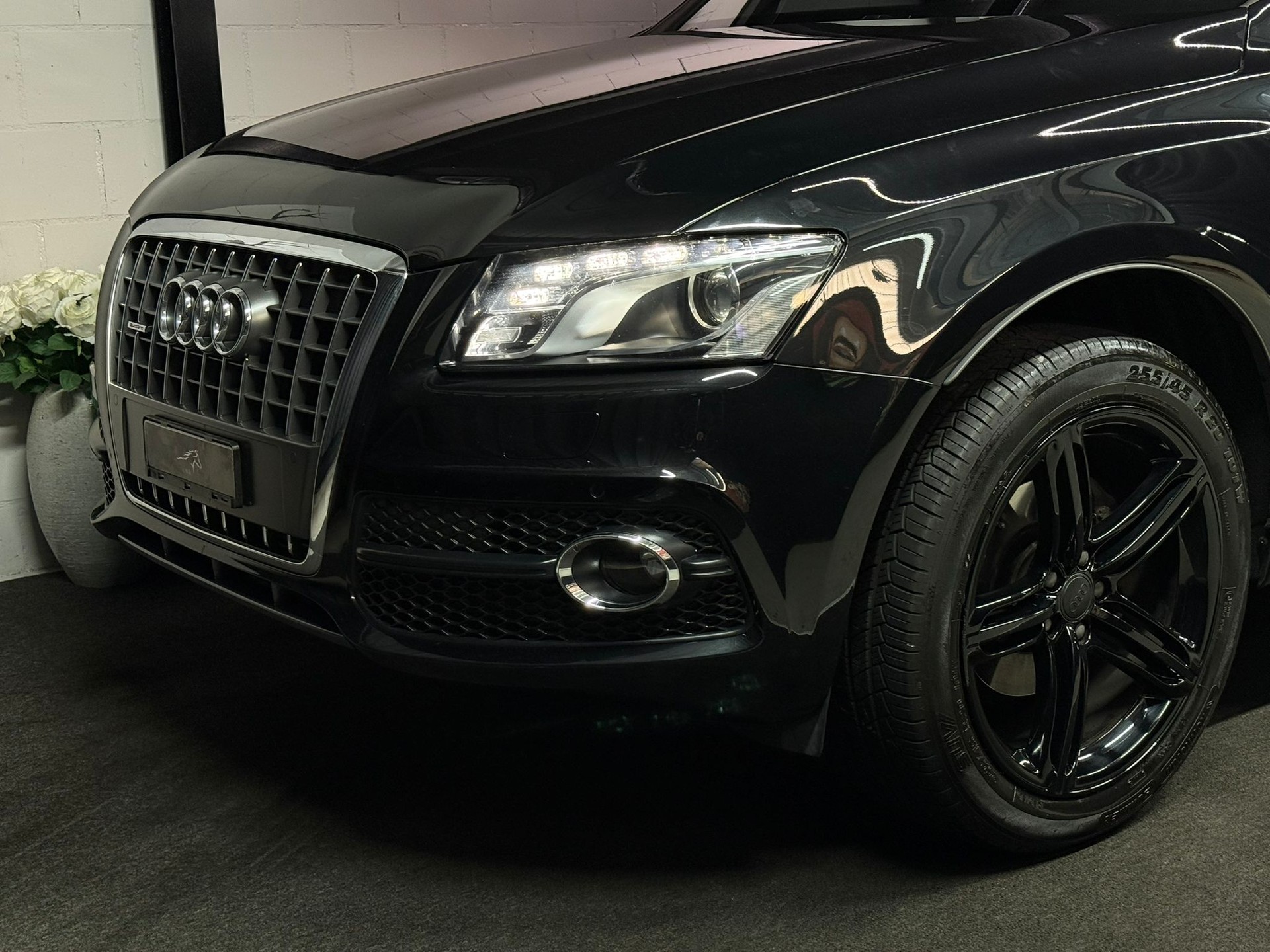 AUDI Q5 2.0 TDI quattro S-tronic S-Line / All Black-image-2