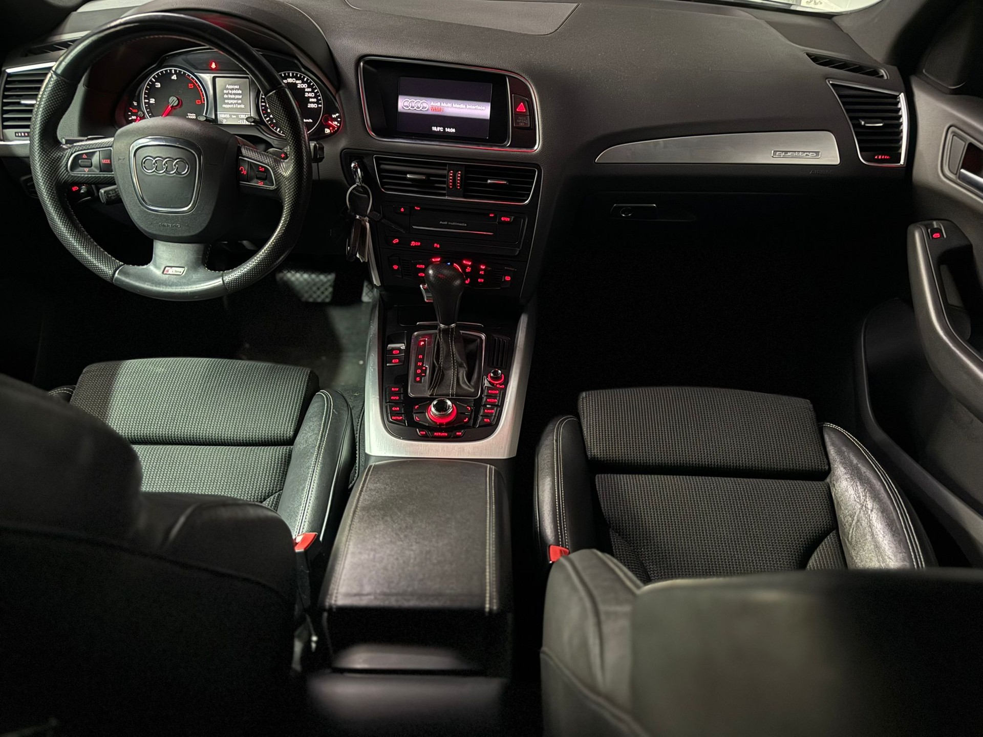 AUDI Q5 2.0 TDI quattro S-tronic S-Line / All Black-image-12