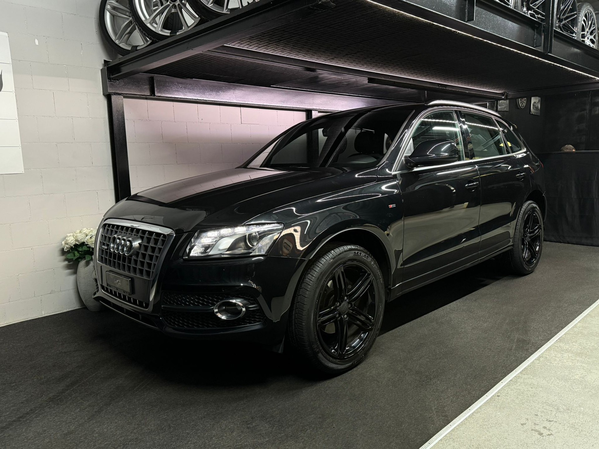 AUDI Q5 2.0 TDI quattro S-tronic S-Line / All Black