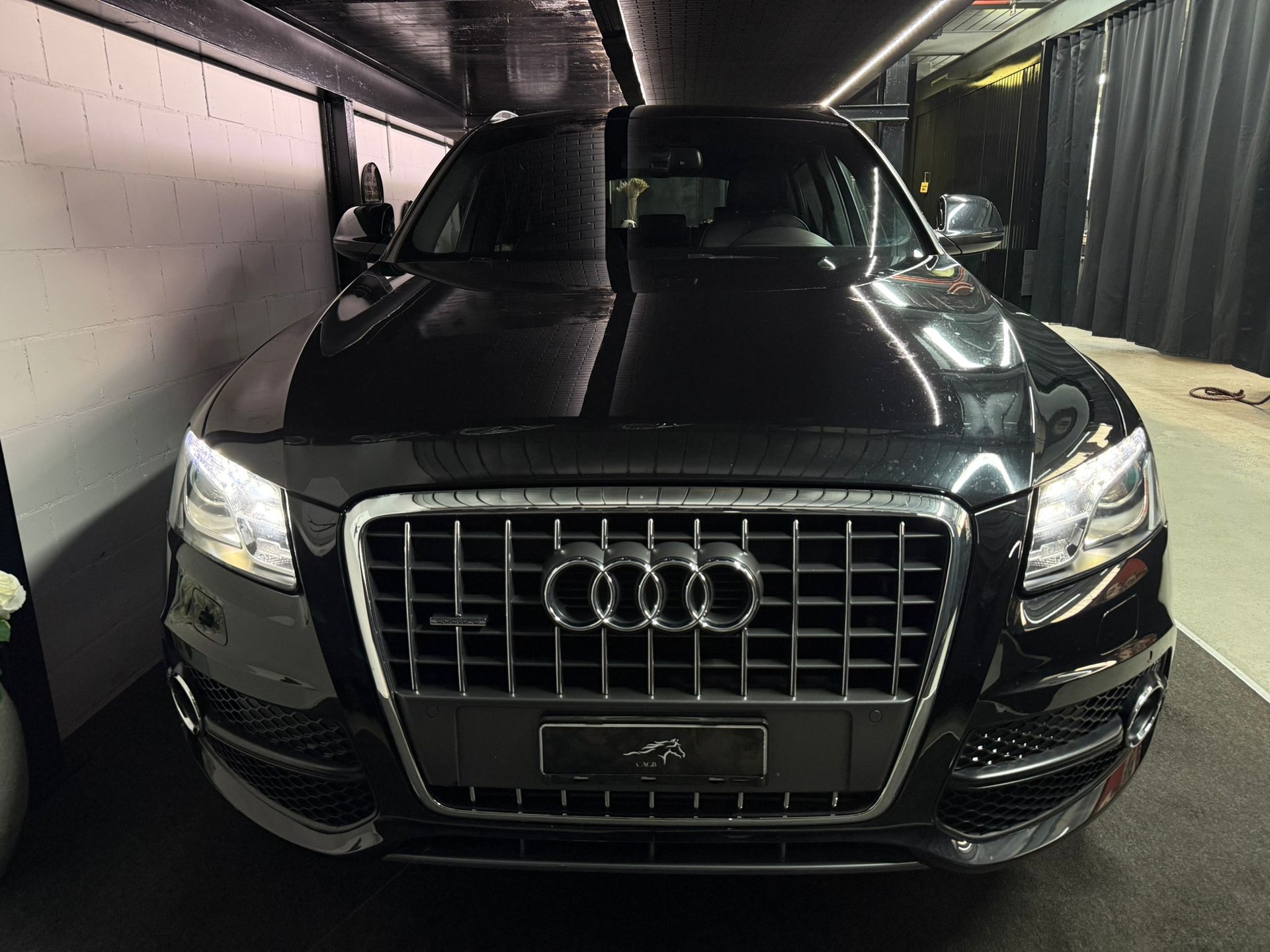 AUDI Q5 2.0 TDI quattro S-tronic S-Line / All Black-image-6
