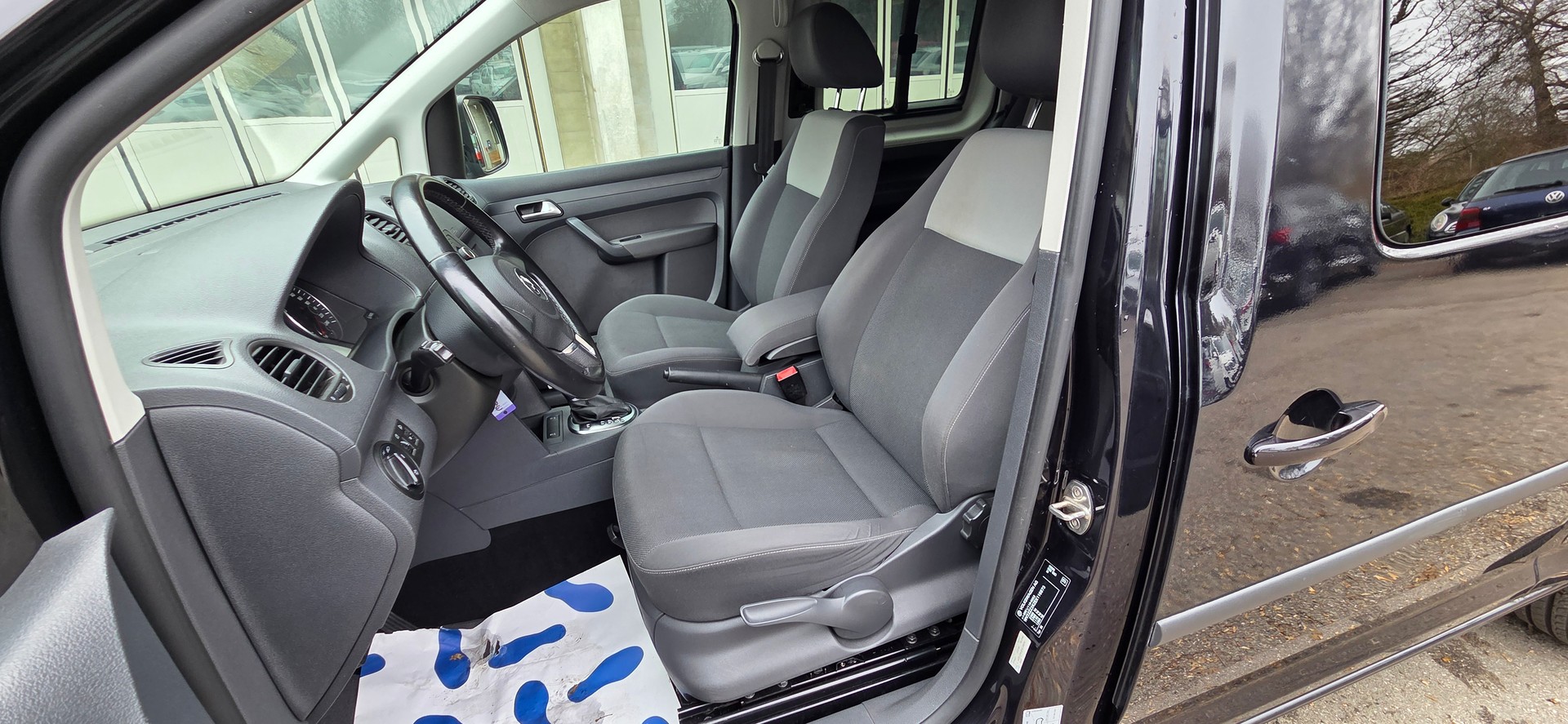 VW Caddy Maxi 1.6 TDI Blue Motion Family DSG-image-13