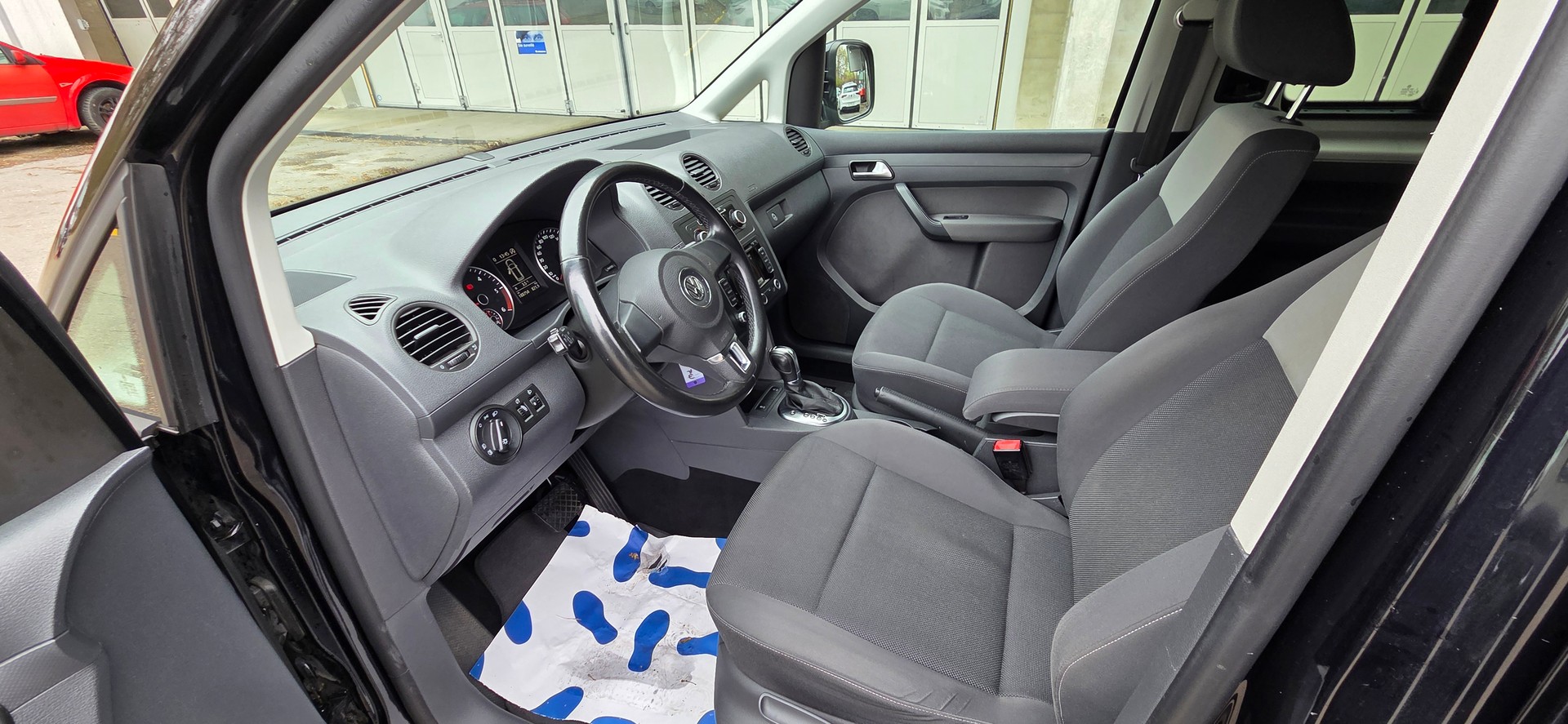 VW Caddy Maxi 1.6 TDI Blue Motion Family DSG-image-12