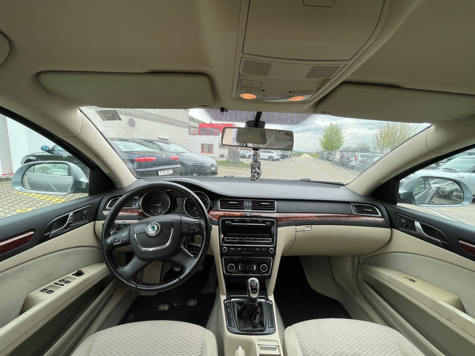 SKODA Superb Combi 2.0 TDi Ambition 4x4-image-8