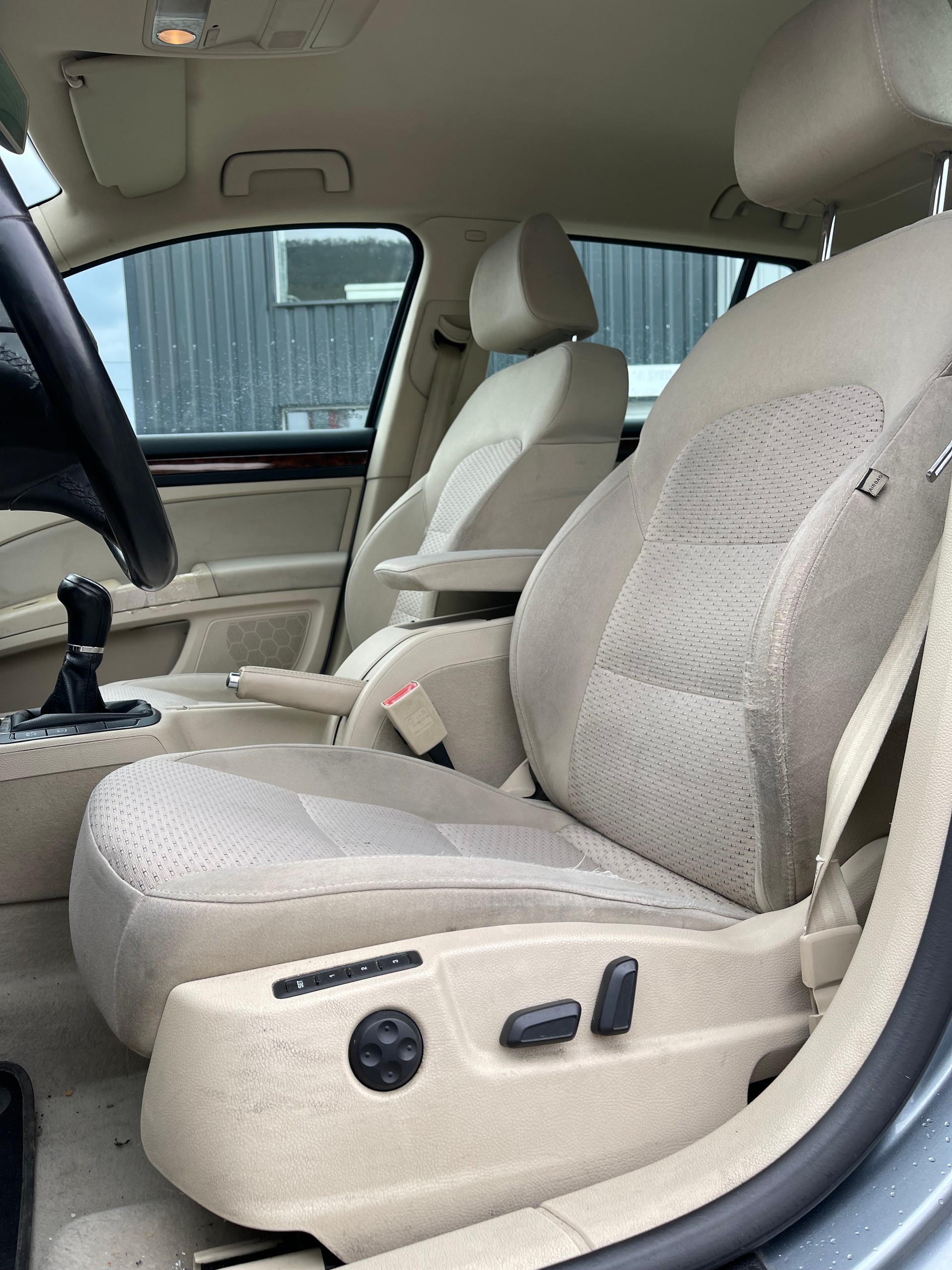 SKODA Superb Combi 2.0 TDi Ambition 4x4-image-11