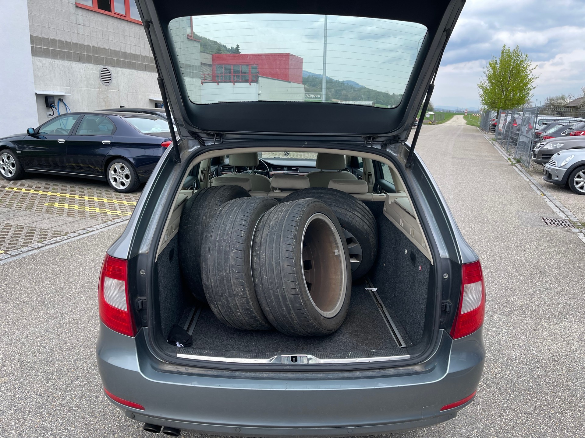 SKODA Superb Combi 2.0 TDi Ambition 4x4-image-13