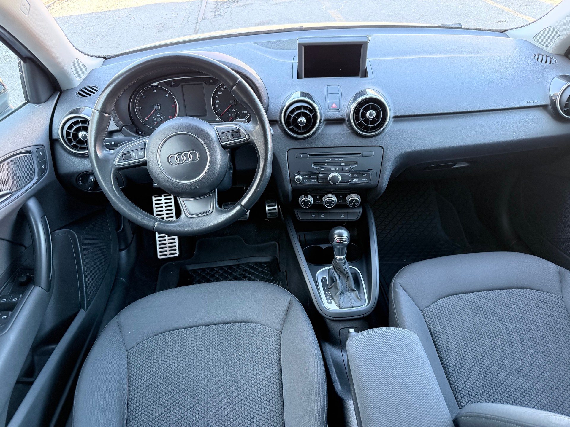 AUDI A1 Sportback 1.6 TDI admired DSG-image-5