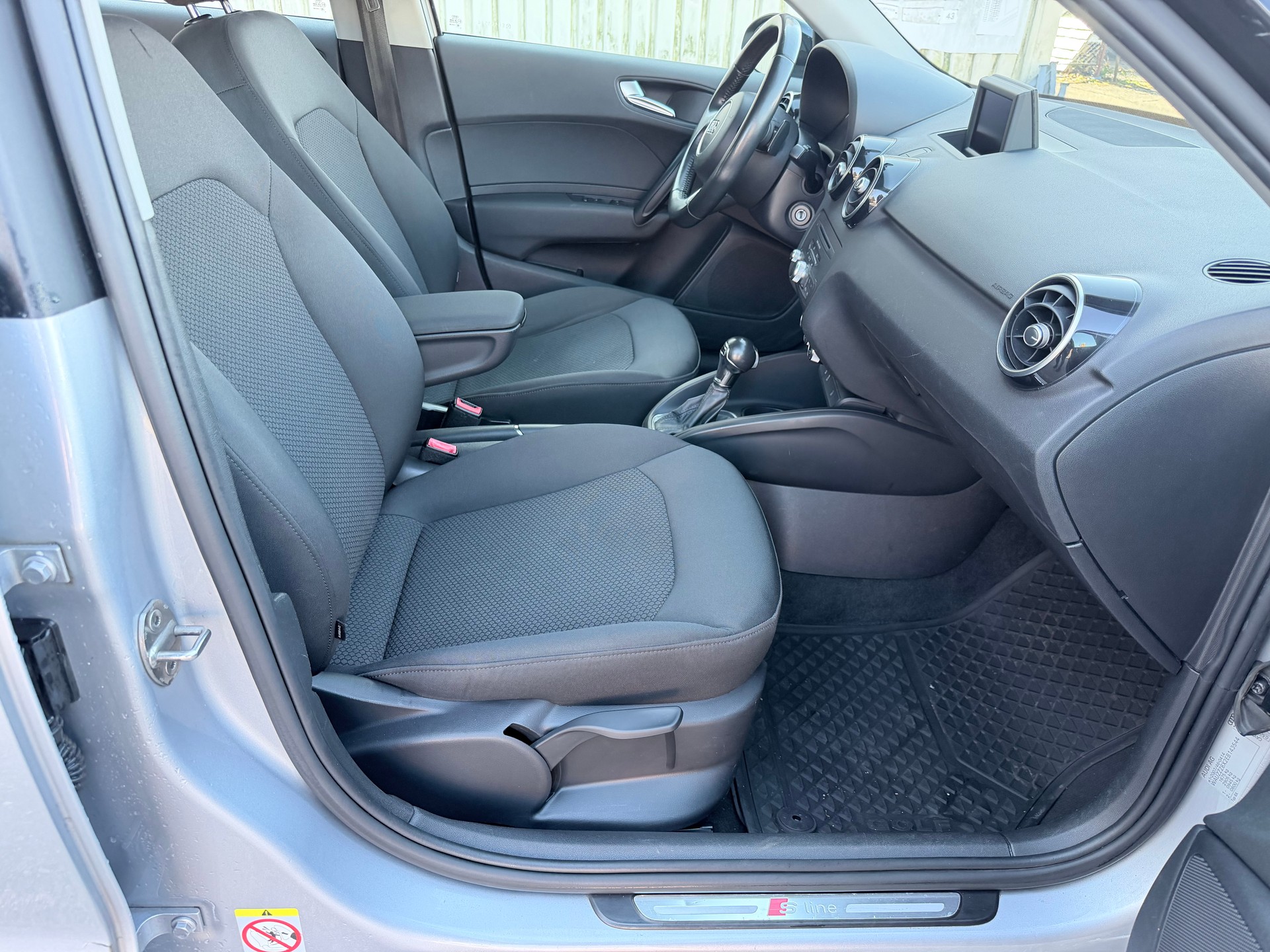 AUDI A1 Sportback 1.6 TDI admired DSG-image-6