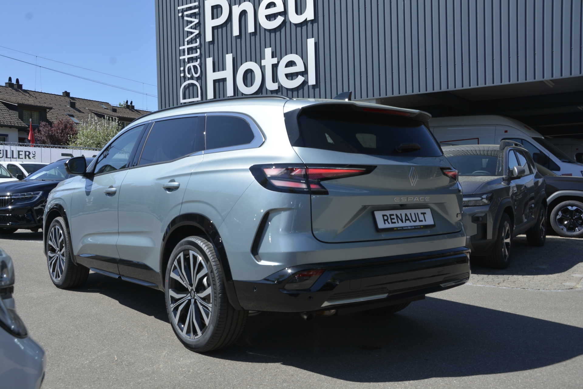 RENAULT Espace iconic full hybrid E-Tech 200 - 5 Seater-image-3