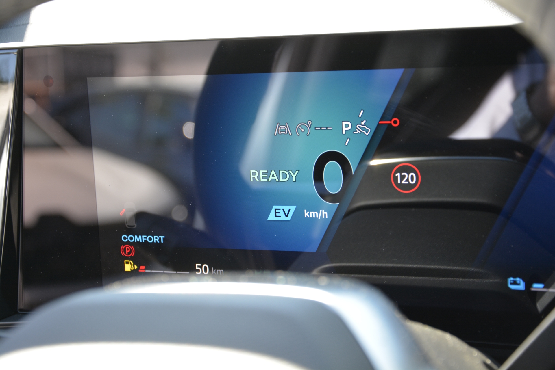 RENAULT Espace iconic full hybrid E-Tech 200 - 5 Seater-image-10