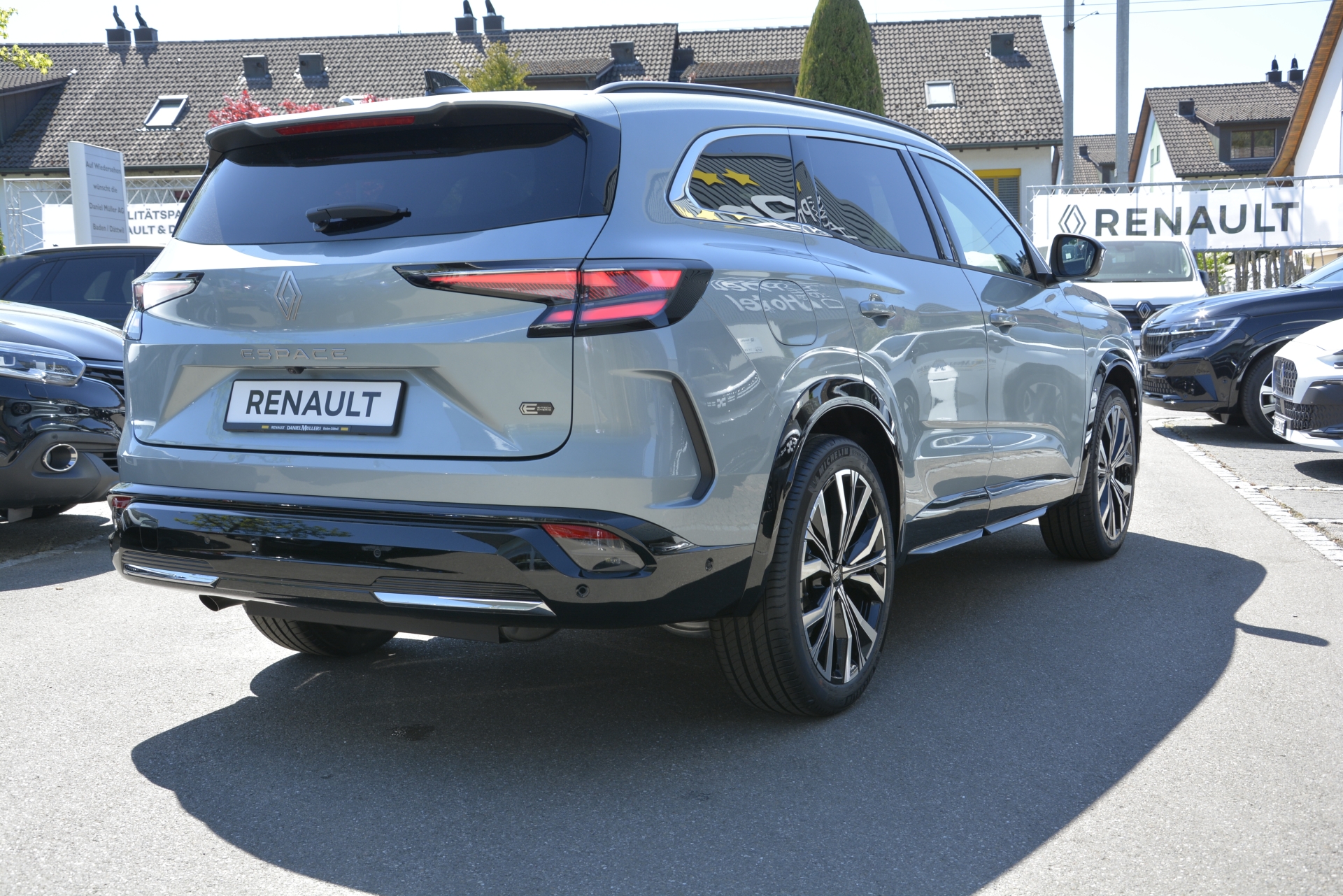 RENAULT Espace iconic full hybrid E-Tech 200 - 5 Seater-image-4