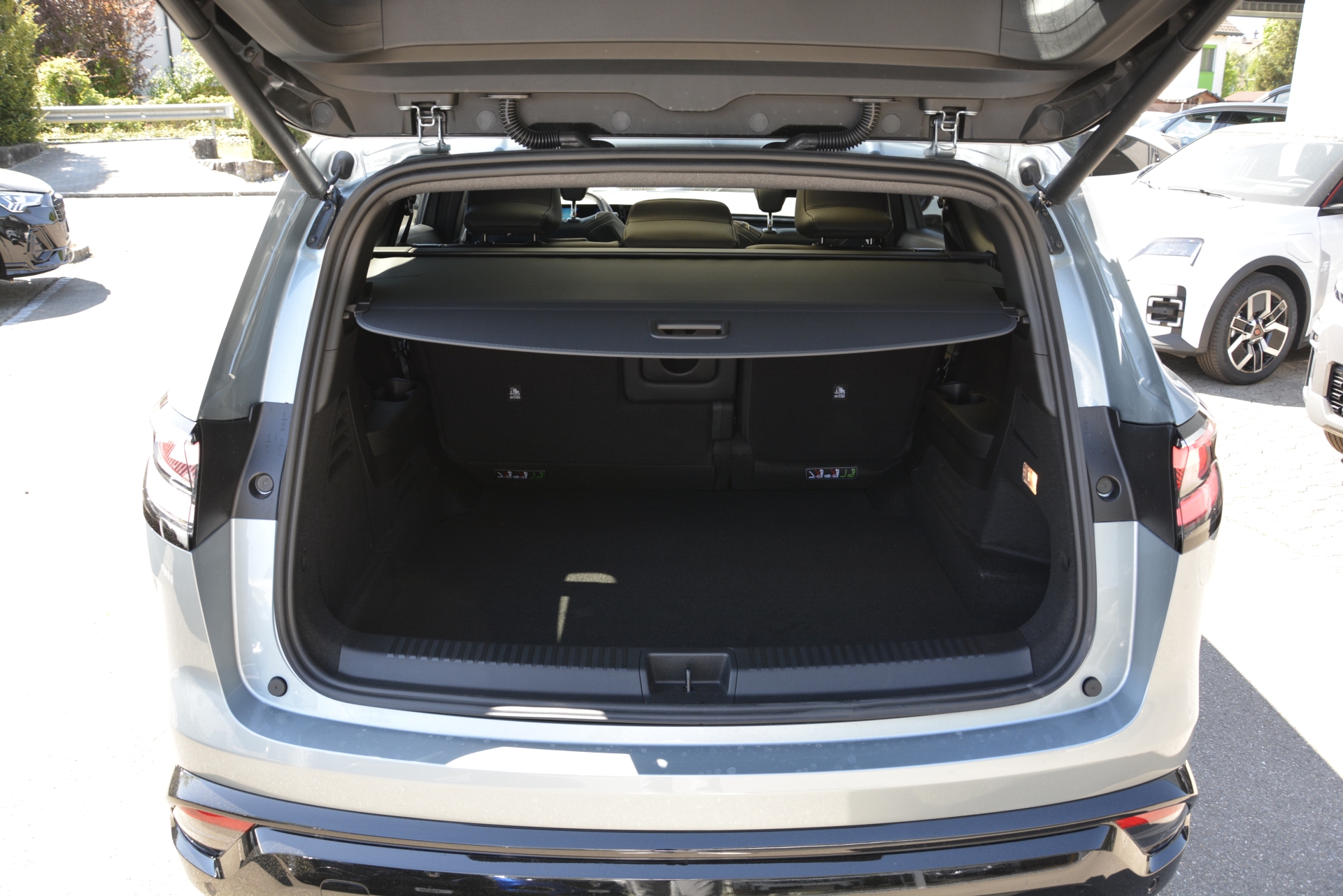 RENAULT Espace iconic full hybrid E-Tech 200 - 5 Seater-image-5