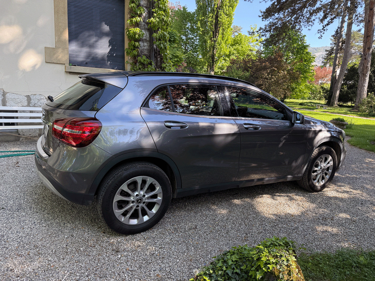 MERCEDES-BENZ GLA 250 4Matic 7G-DCT-image-1