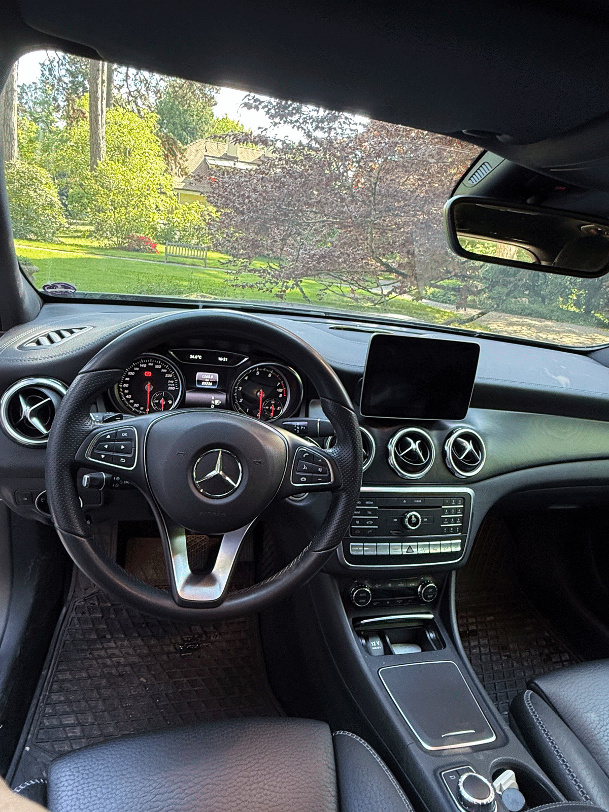 MERCEDES-BENZ GLA 250 4Matic 7G-DCT-image-5