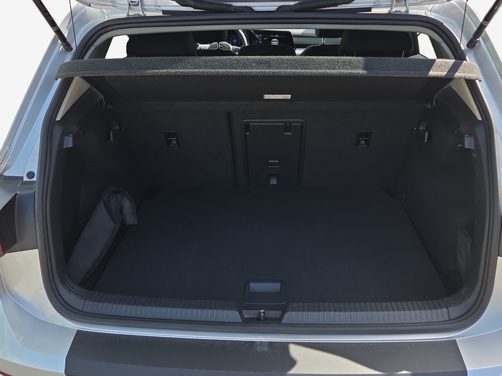 VW Golf 2.0 TDI Life DSG 4Motion-image-12