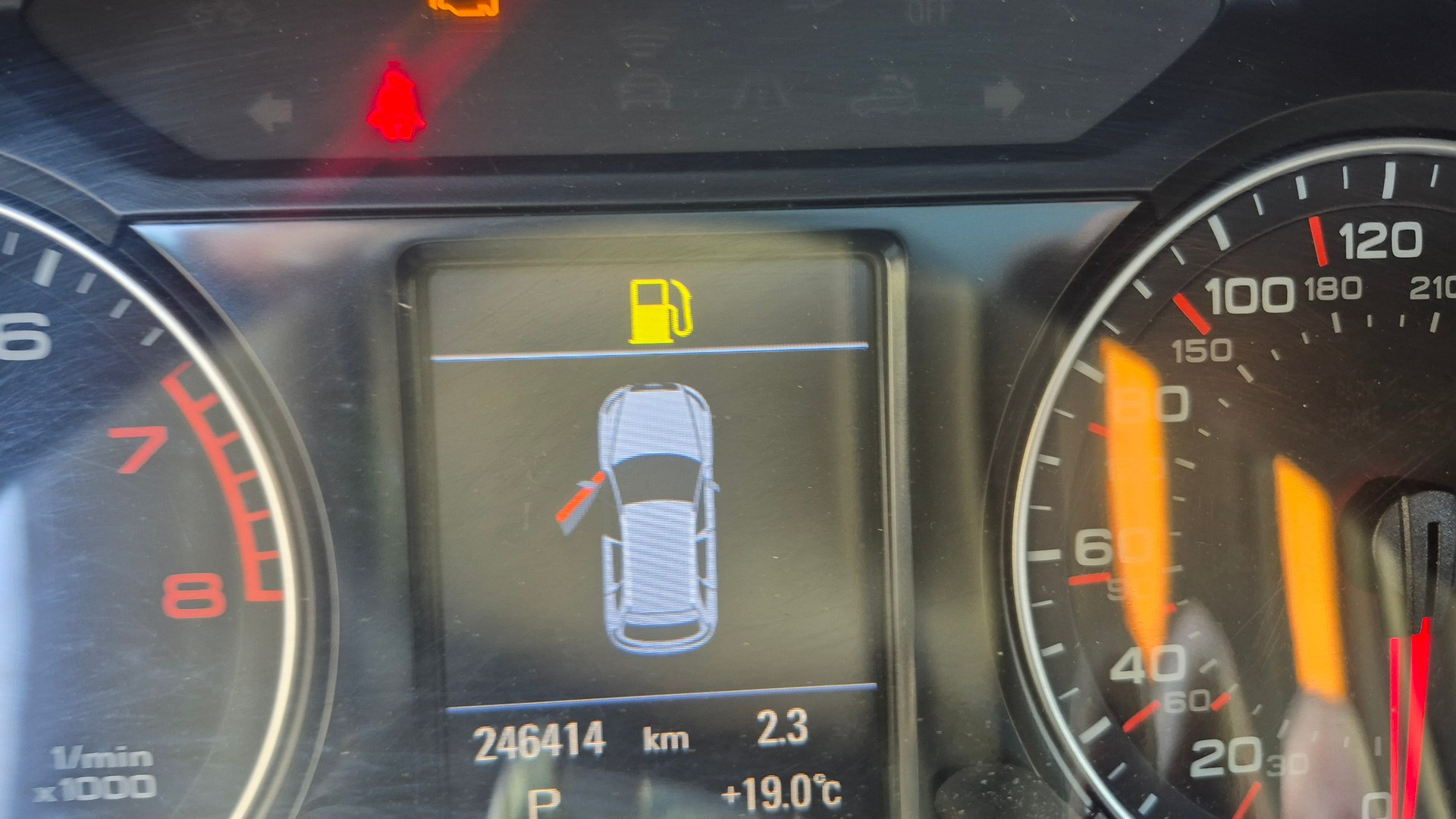 AUDI Q5 3.2 FSI quattro S-tronic-image-12