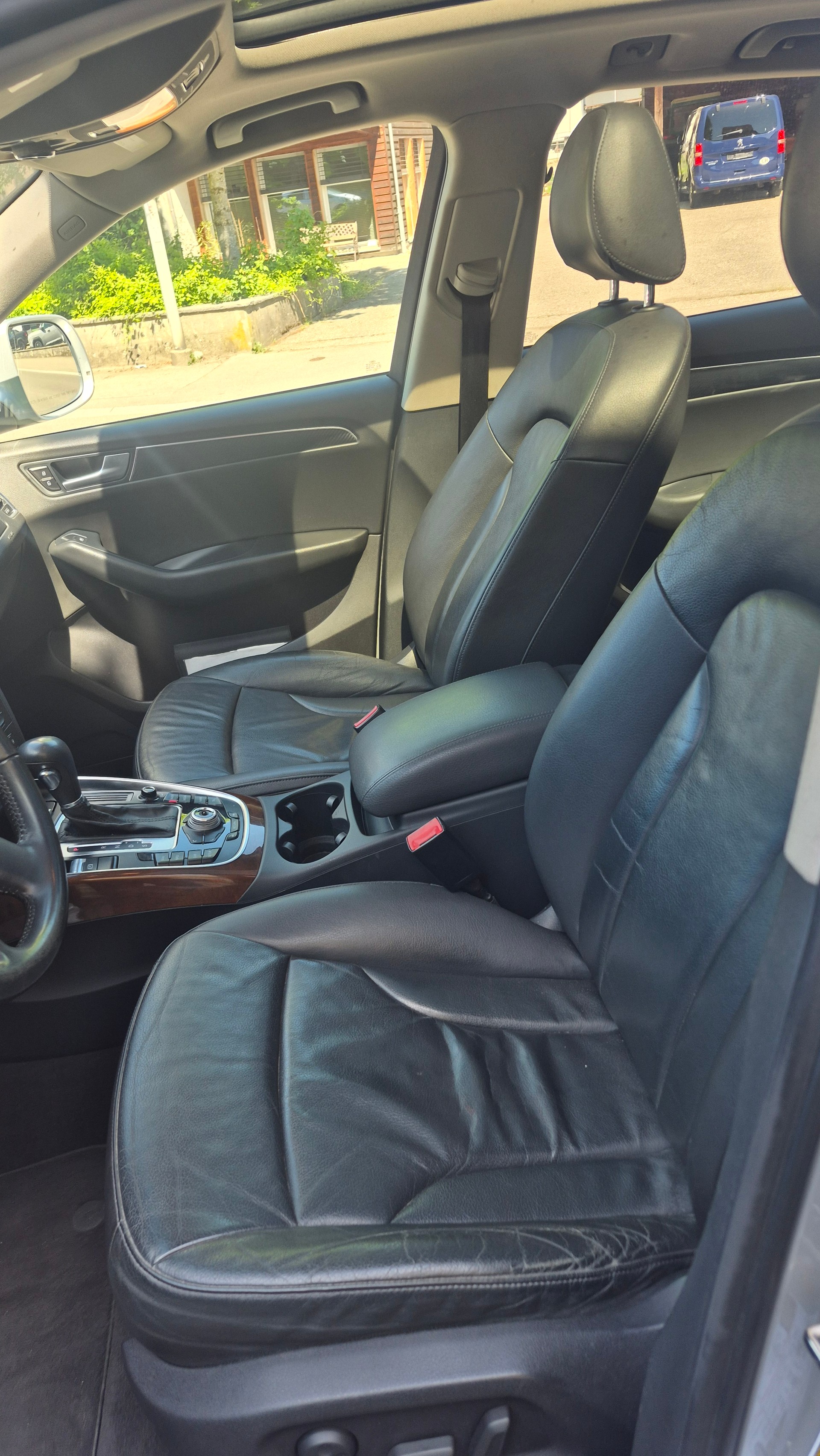 AUDI Q5 3.2 FSI quattro S-tronic-image-10