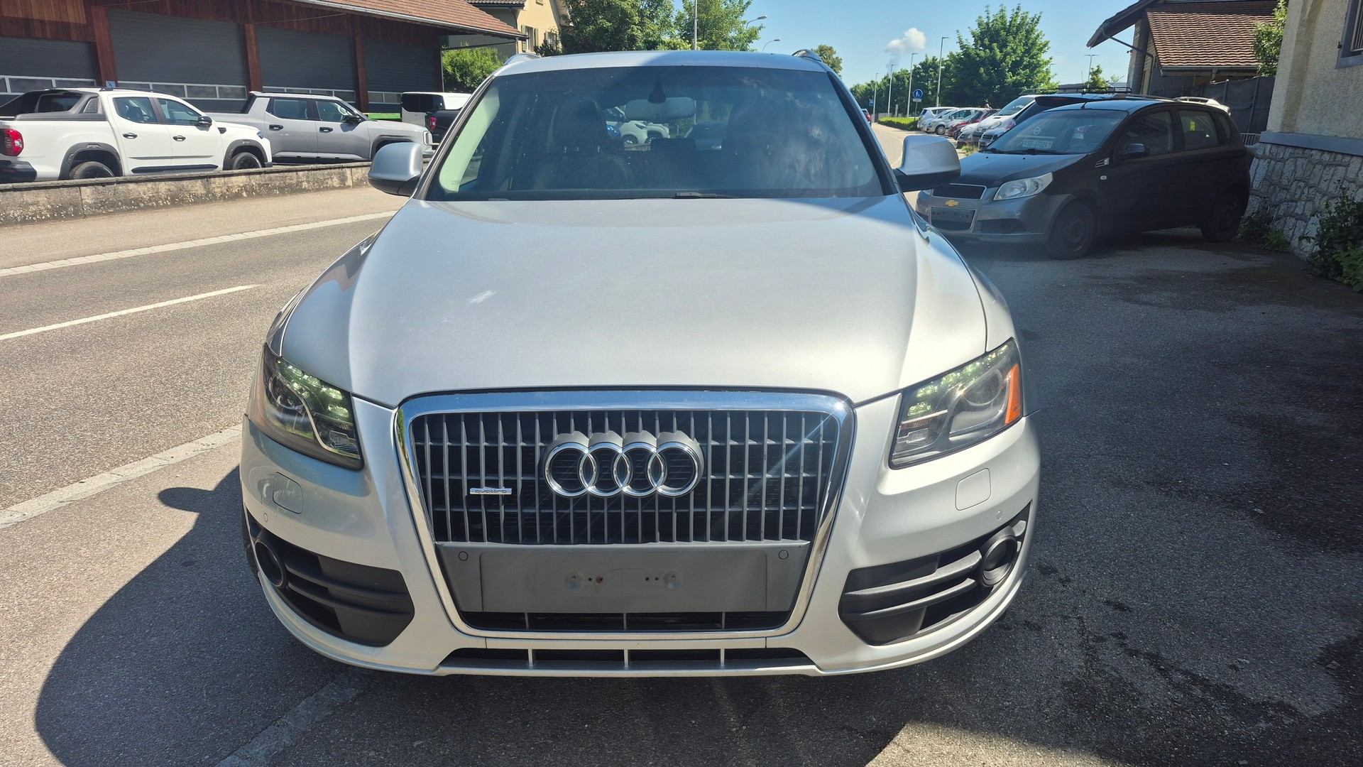 AUDI Q5 3.2 FSI quattro S-tronic-image-1