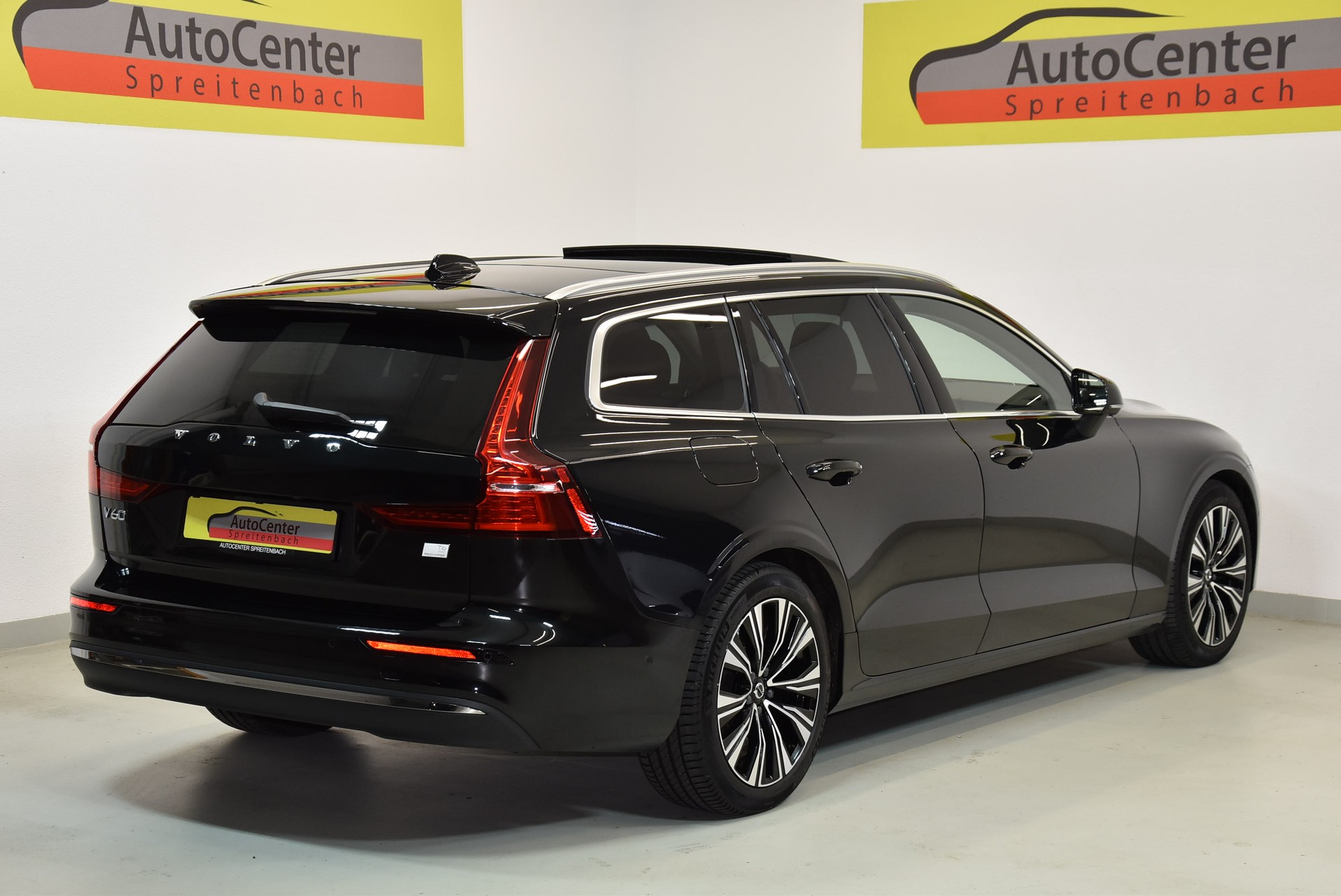 VOLVO V60 T6 eAWD Plug in Hybrid Ultra Bright Geartronic-image-14
