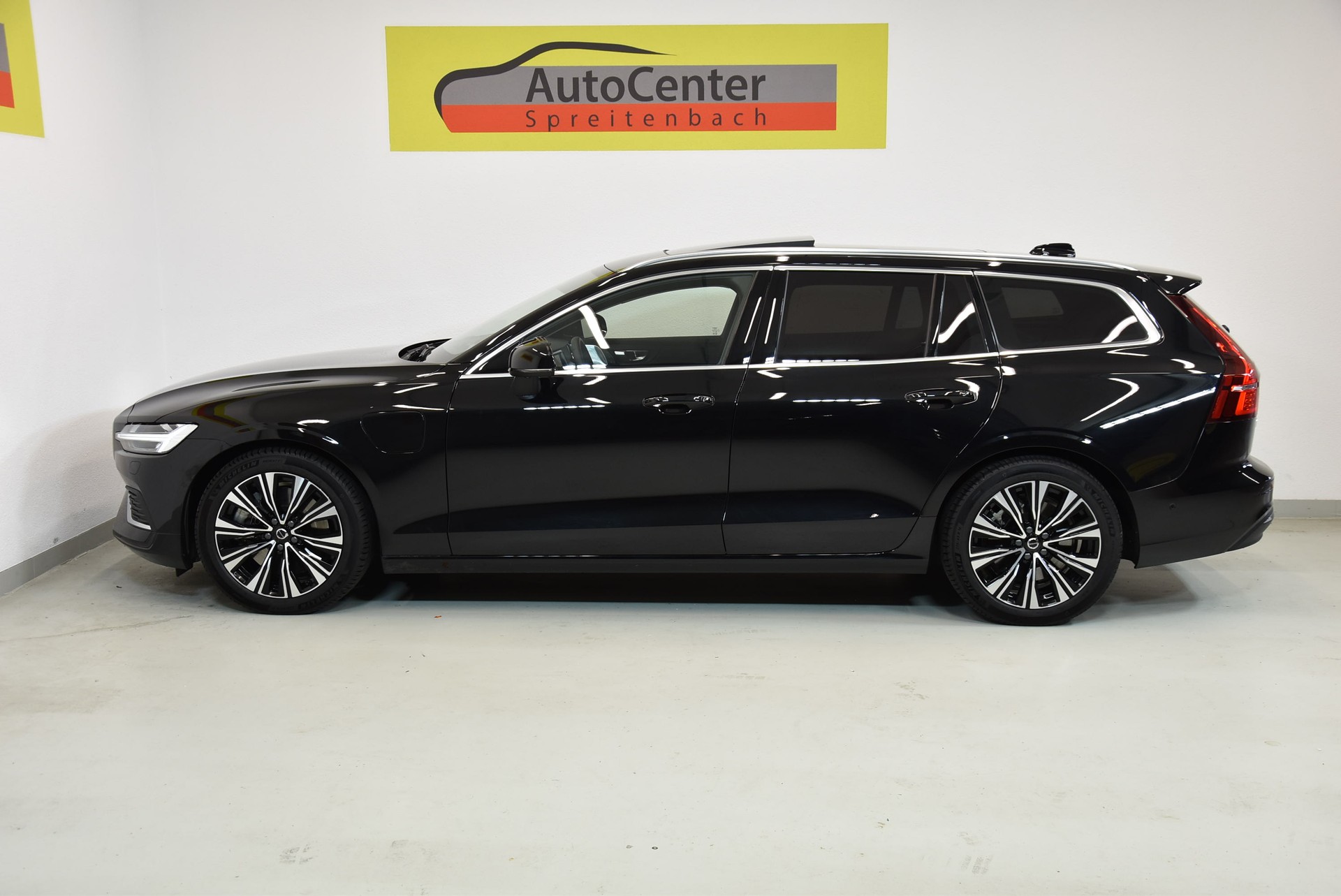 VOLVO V60 T6 eAWD Plug in Hybrid Ultra Bright Geartronic-image-13