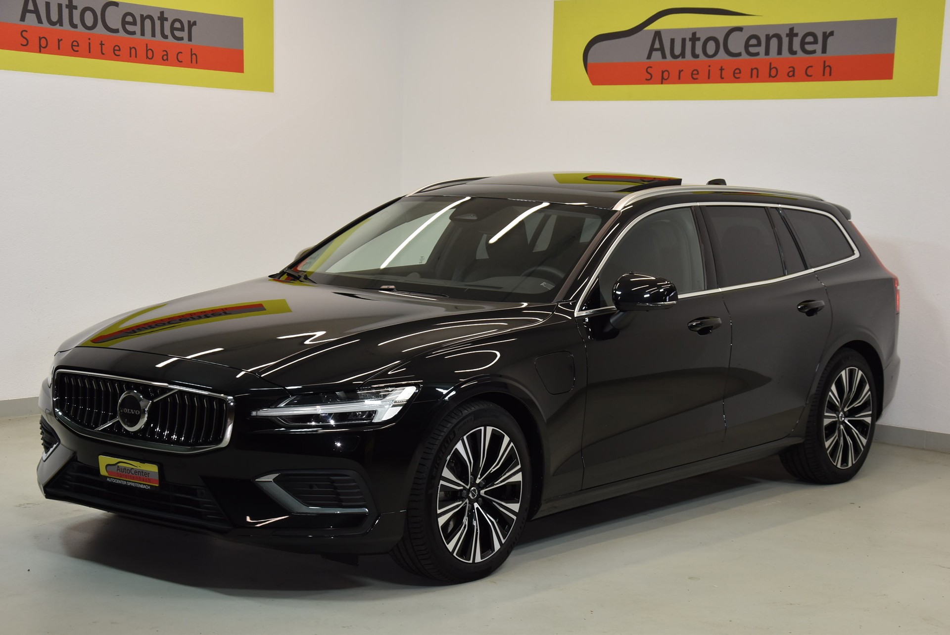 VOLVO V60 T6 eAWD Plug in Hybrid Ultra Bright Geartronic-image-1
