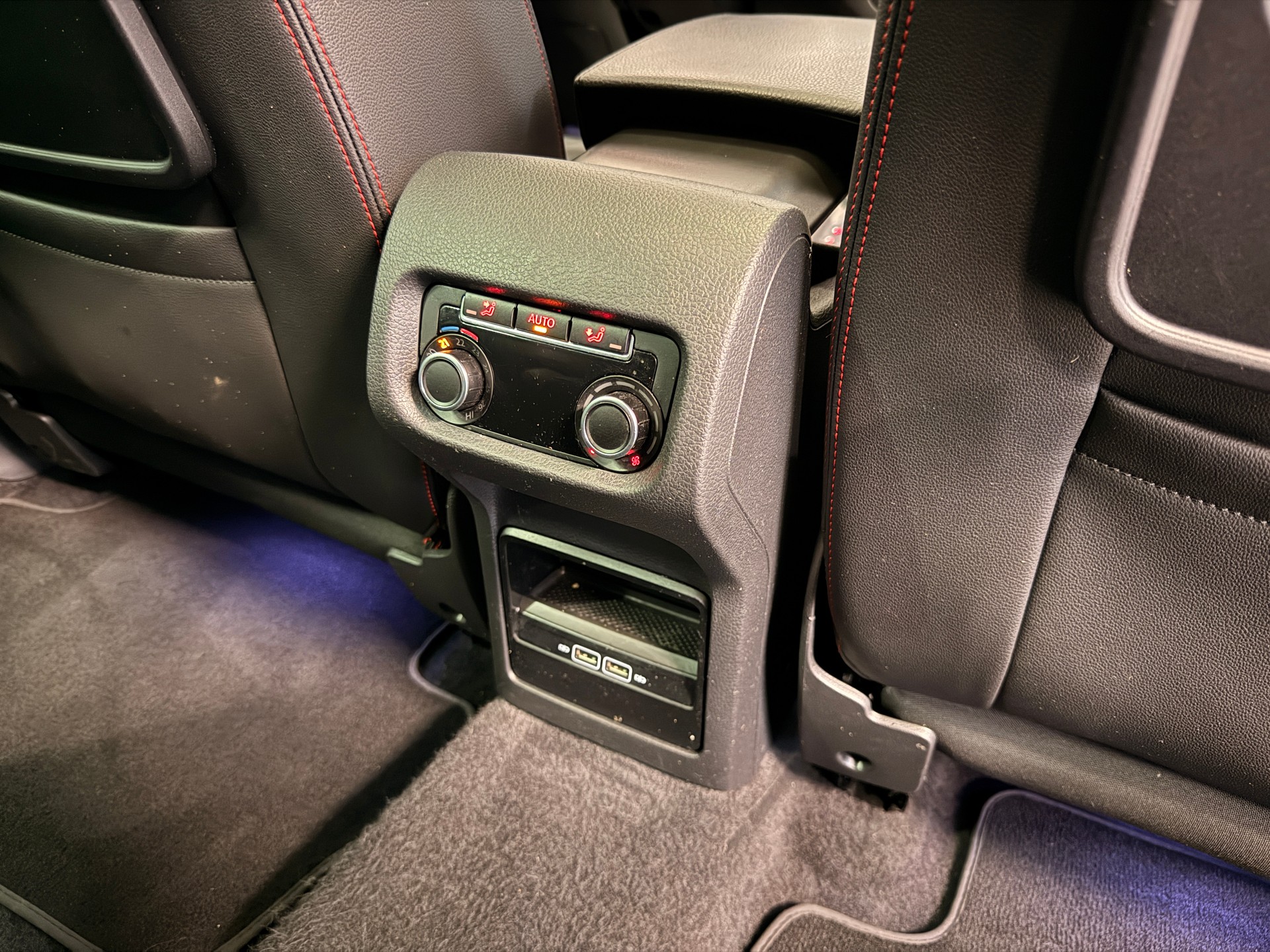 SEAT Alhambra 1.4 TSI DSG SWISS FR (7 Plätzer)-image-13