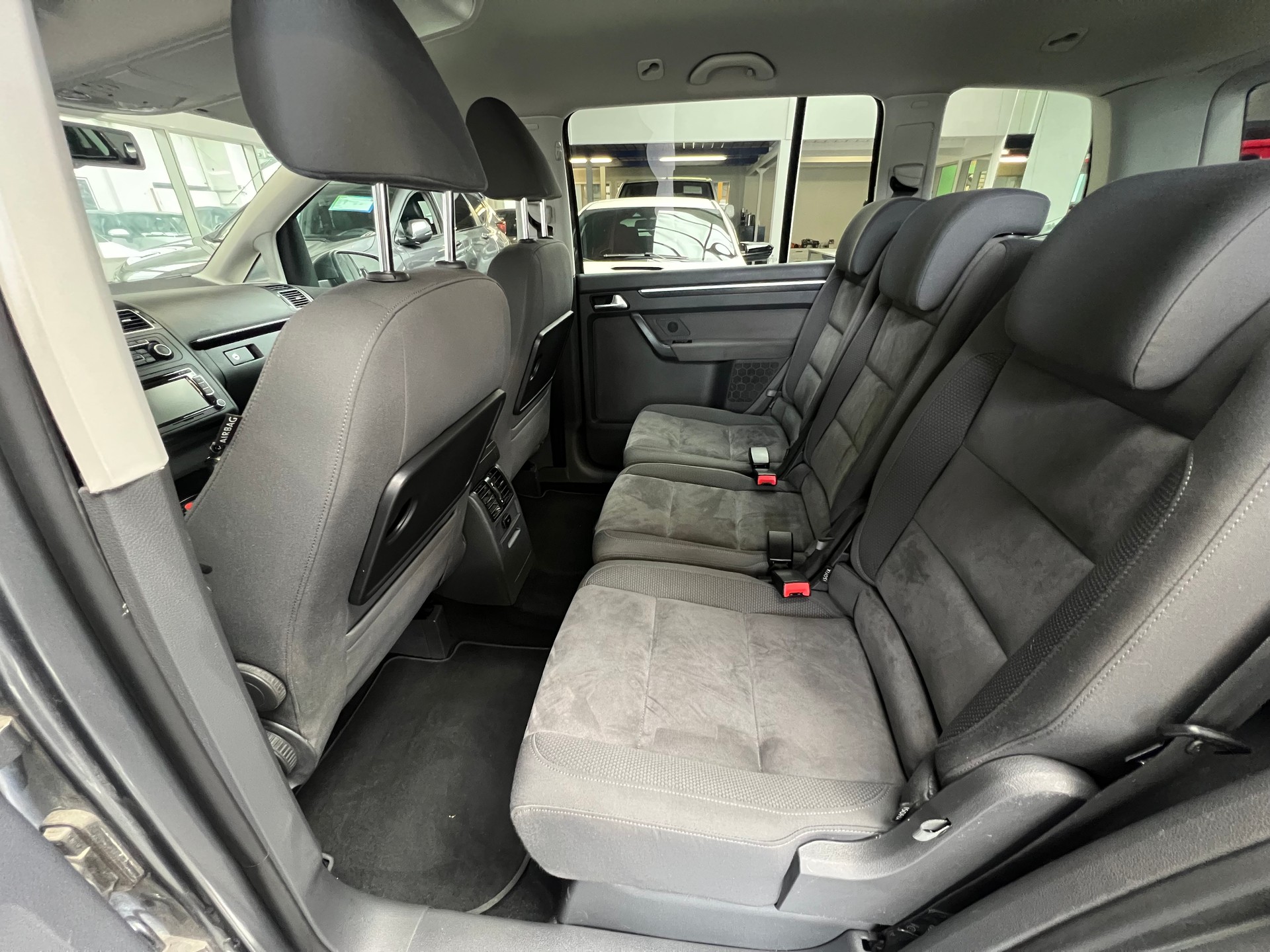 VW Touran 2.0 TDI Highline DSG-image-8