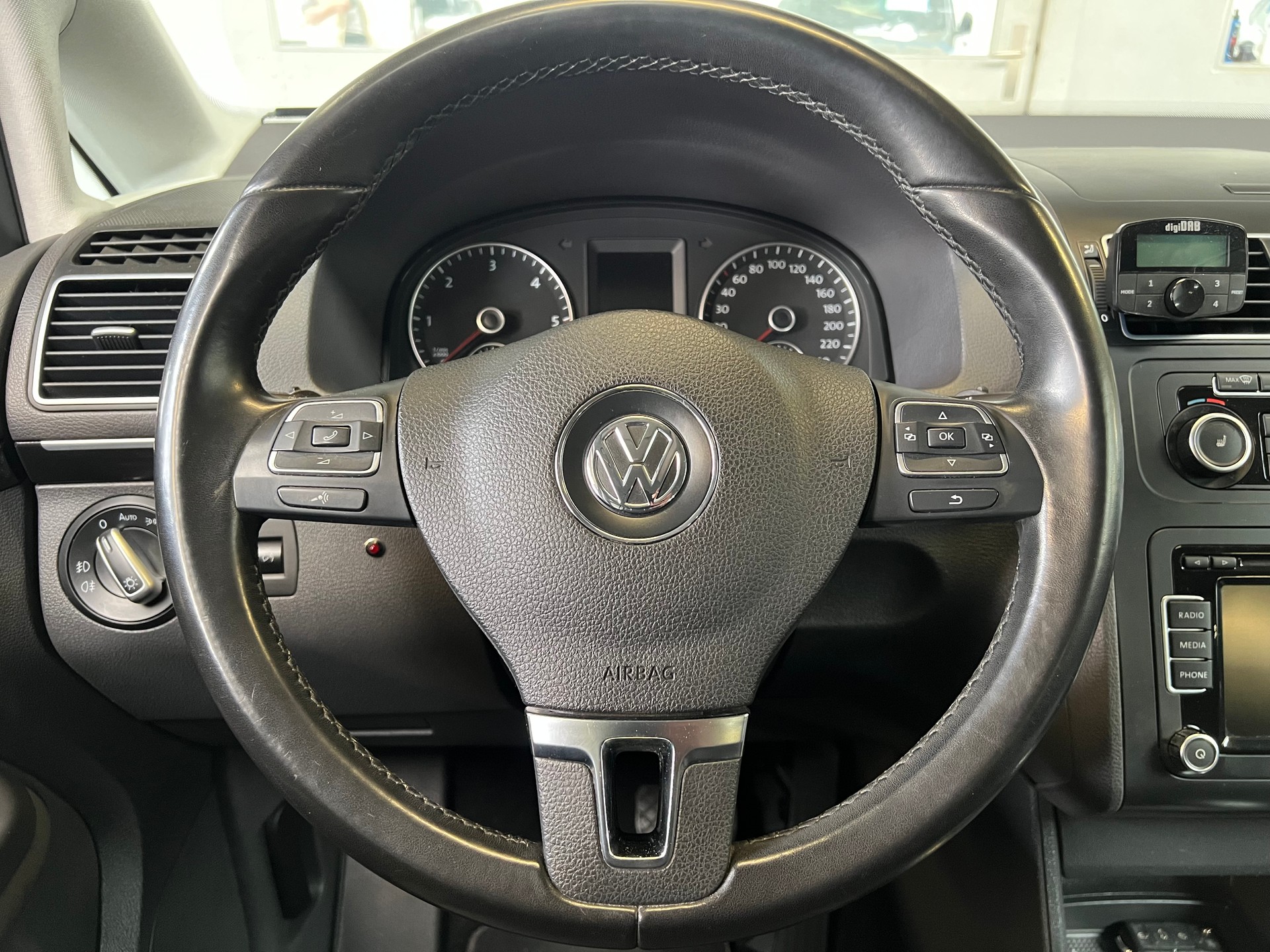 VW Touran 2.0 TDI Highline DSG-image-6
