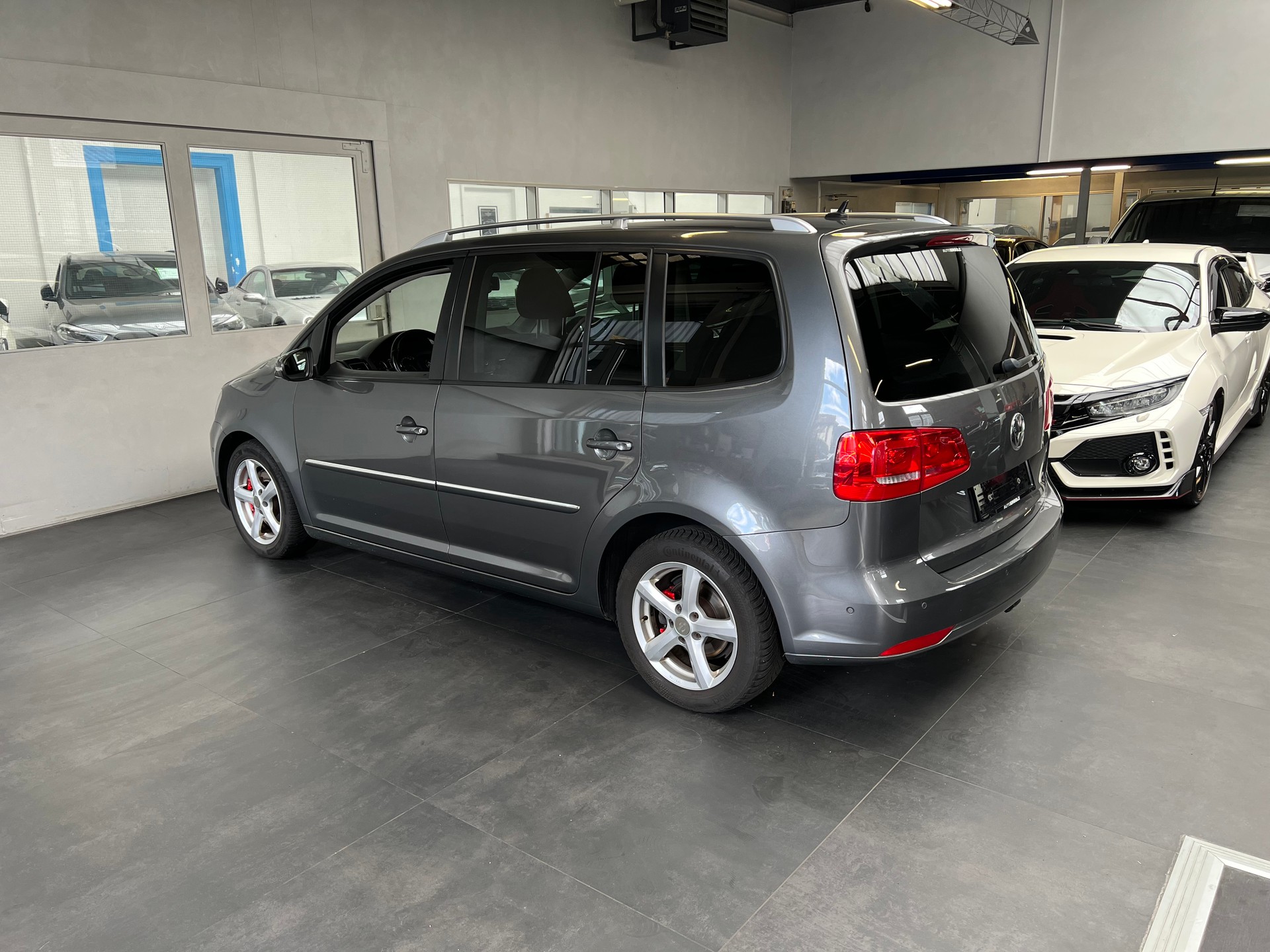 VW Touran 2.0 TDI Highline DSG-image-1
