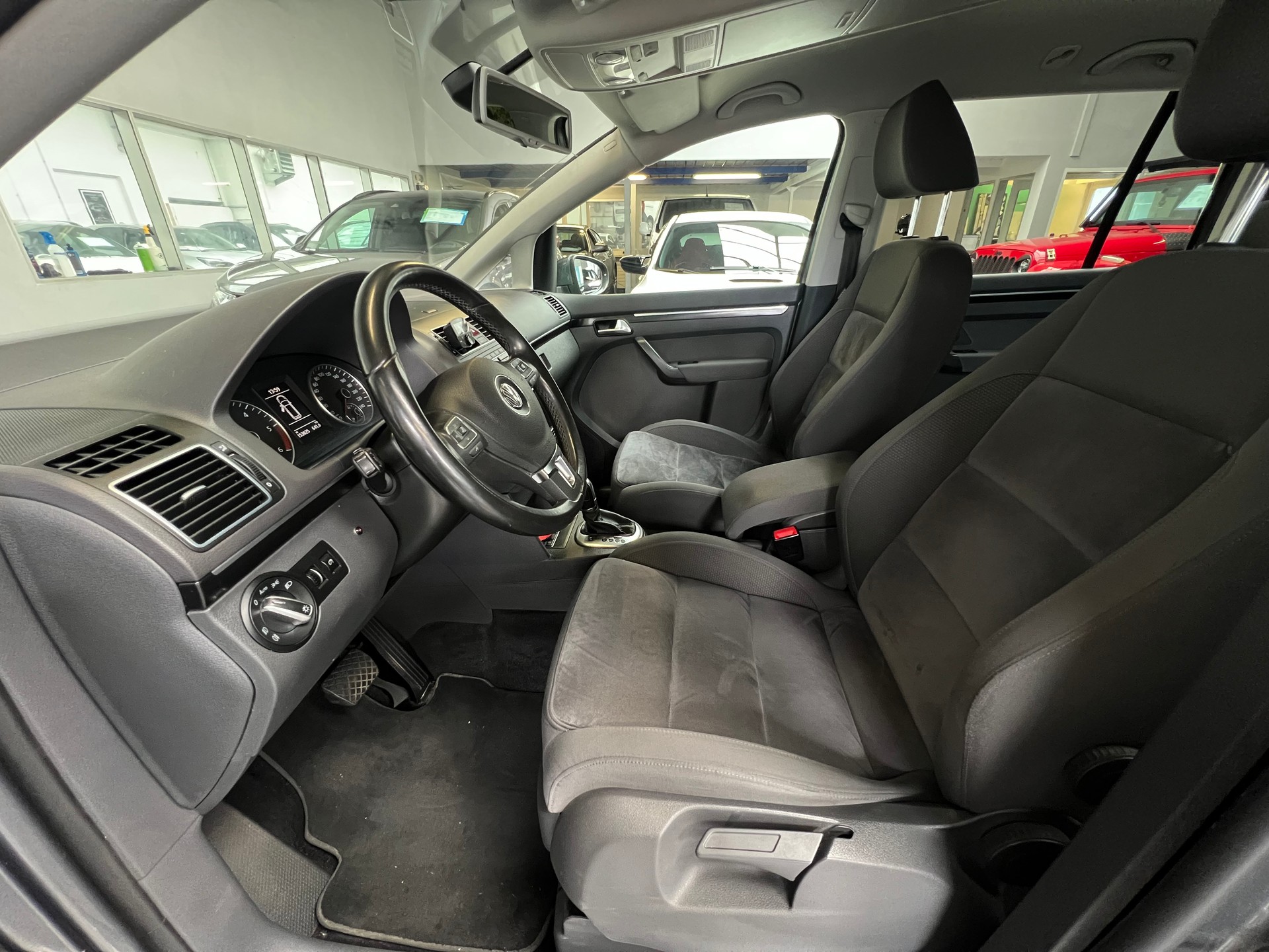 VW Touran 2.0 TDI Highline DSG-image-7