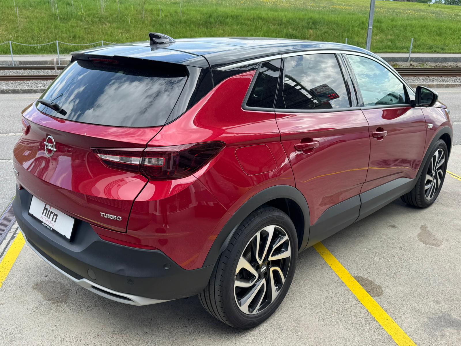 OPEL Grandland X 1.6 T Ultimate-image-2