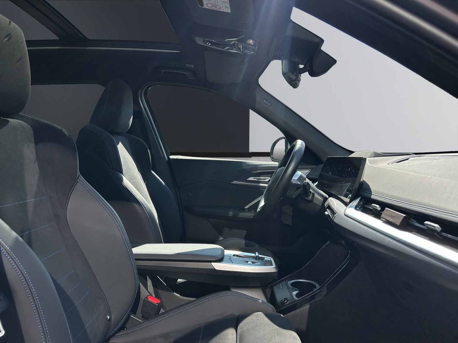 BMW iX1 30 xDrive-image-14