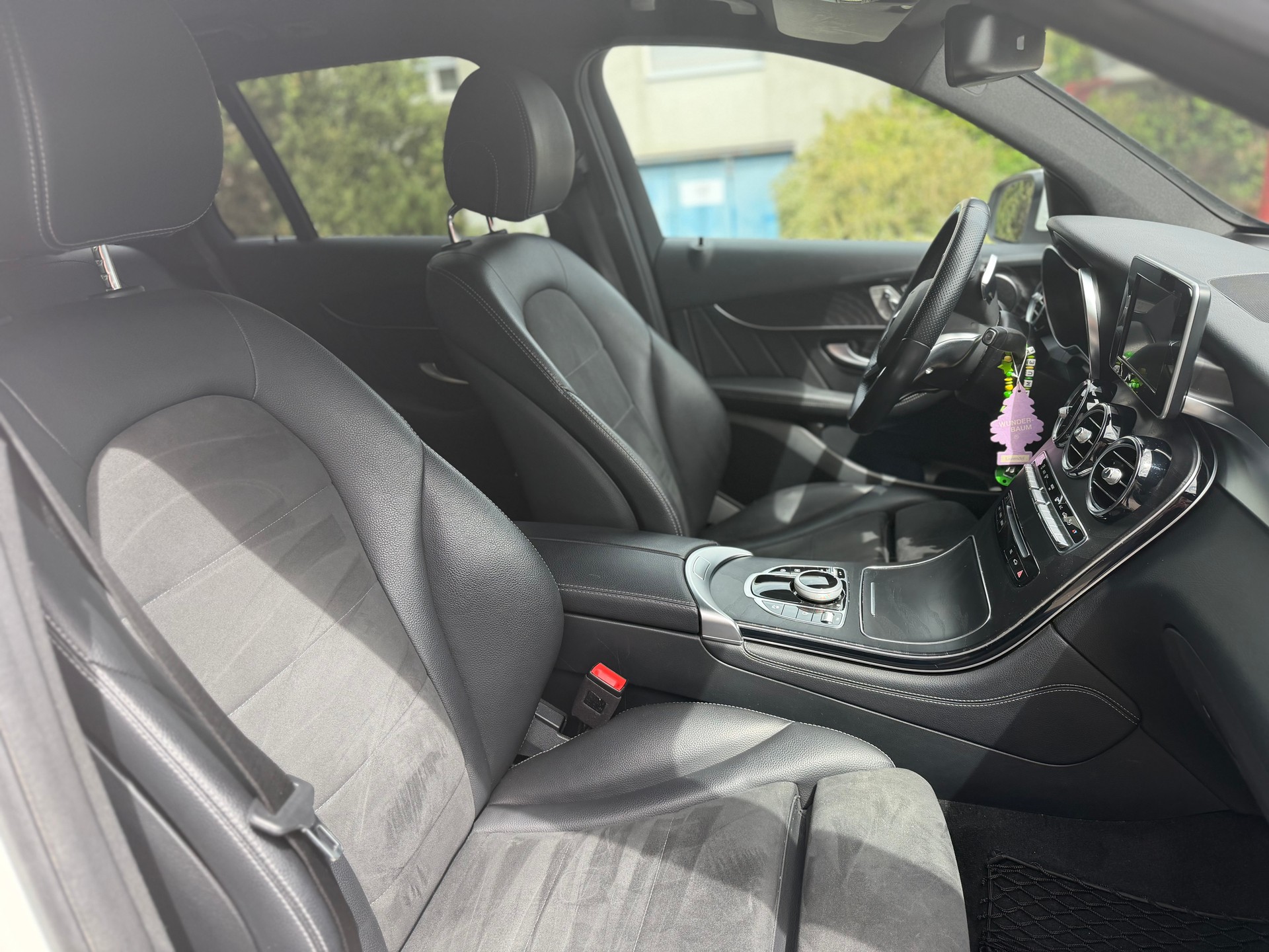 MERCEDES-BENZ GLC 220 d AMG Line 4m-image-4