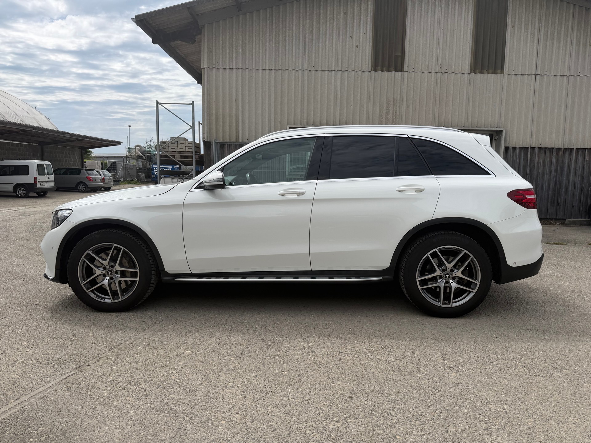 MERCEDES-BENZ GLC 220 d AMG Line 4m-image-2