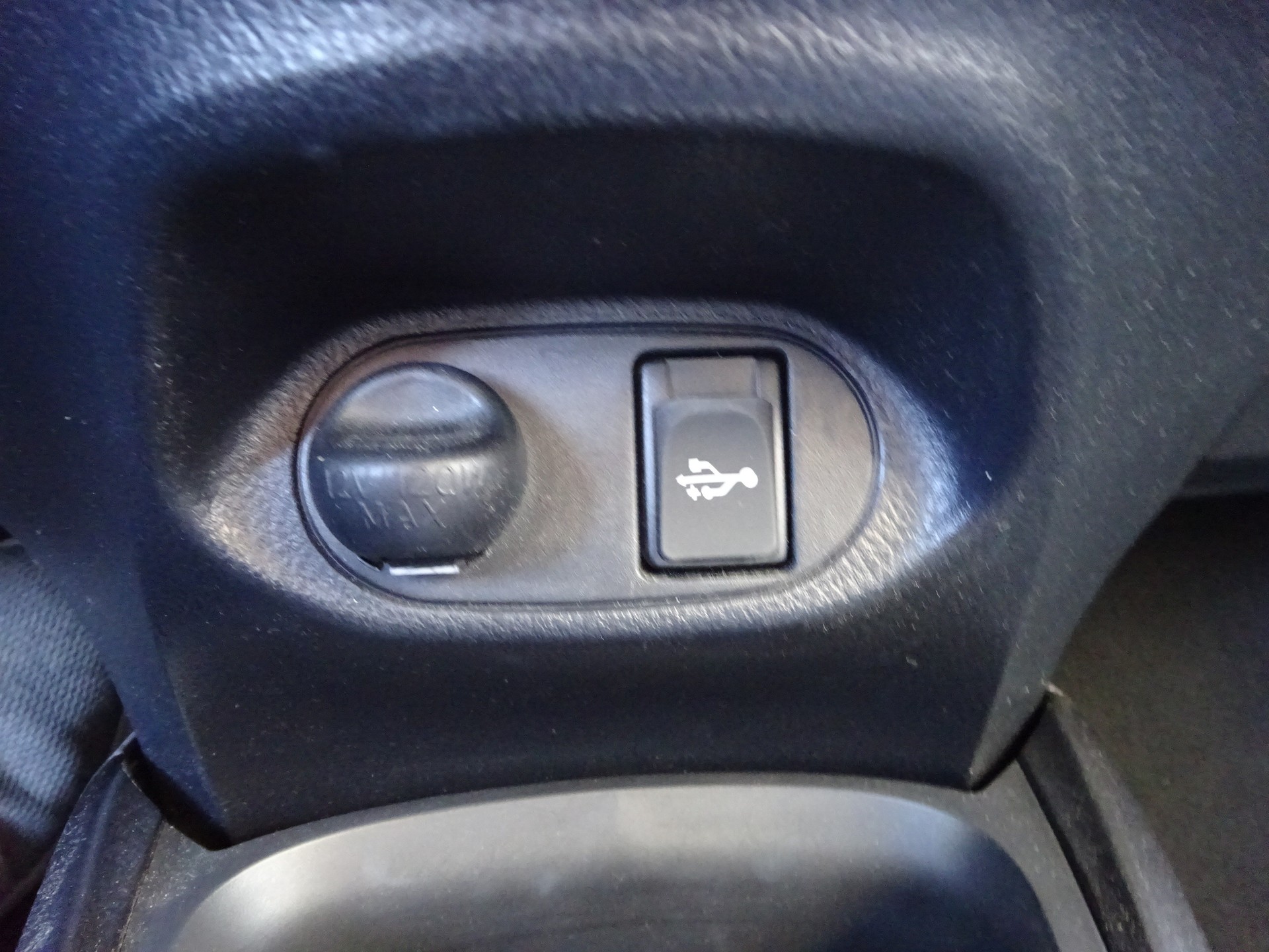 TOYOTA Yaris 1.5 VVT-i Hybrid Limited e-CVT-image-8