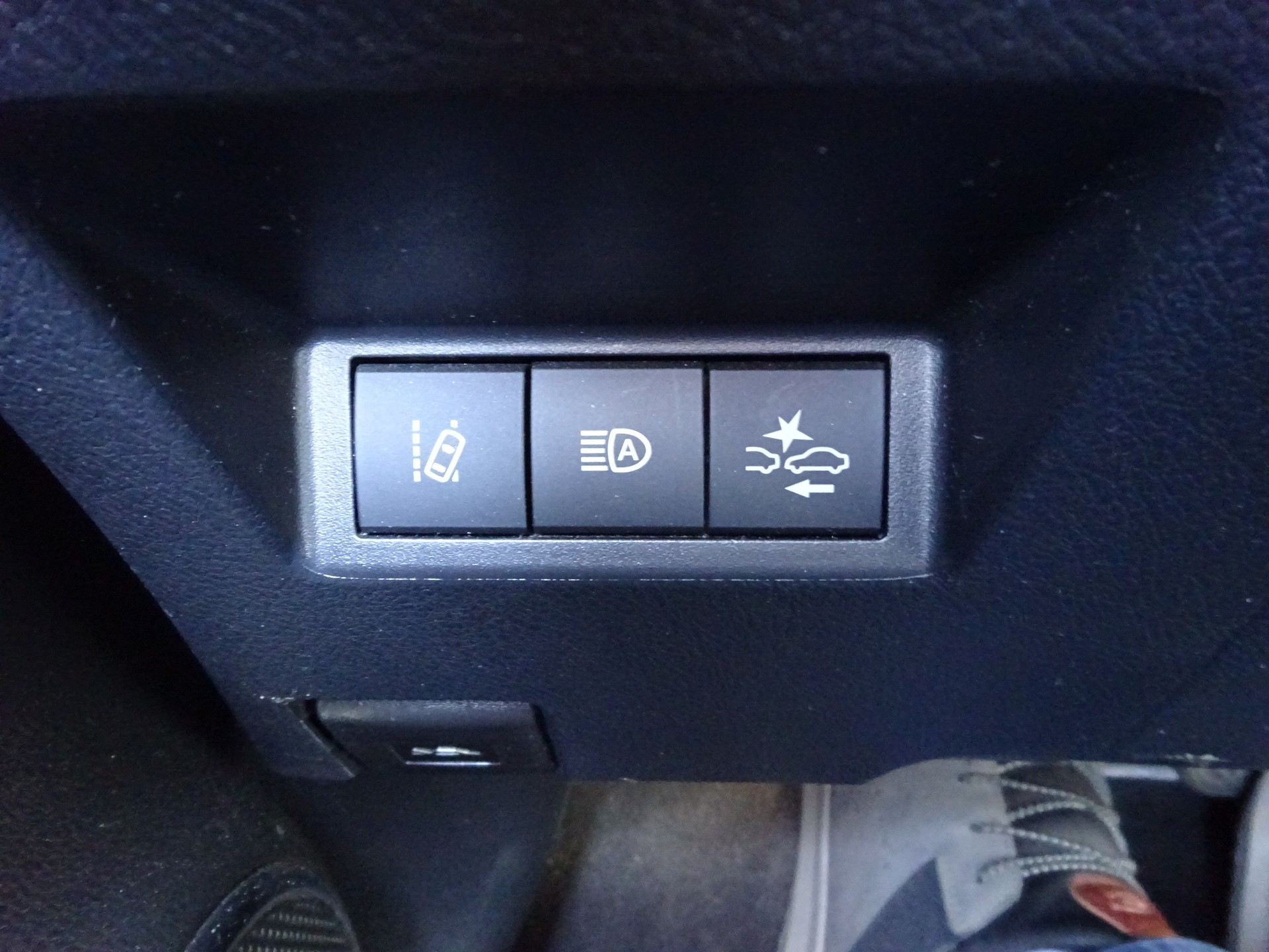 TOYOTA Yaris 1.5 VVT-i Hybrid Limited e-CVT-image-16