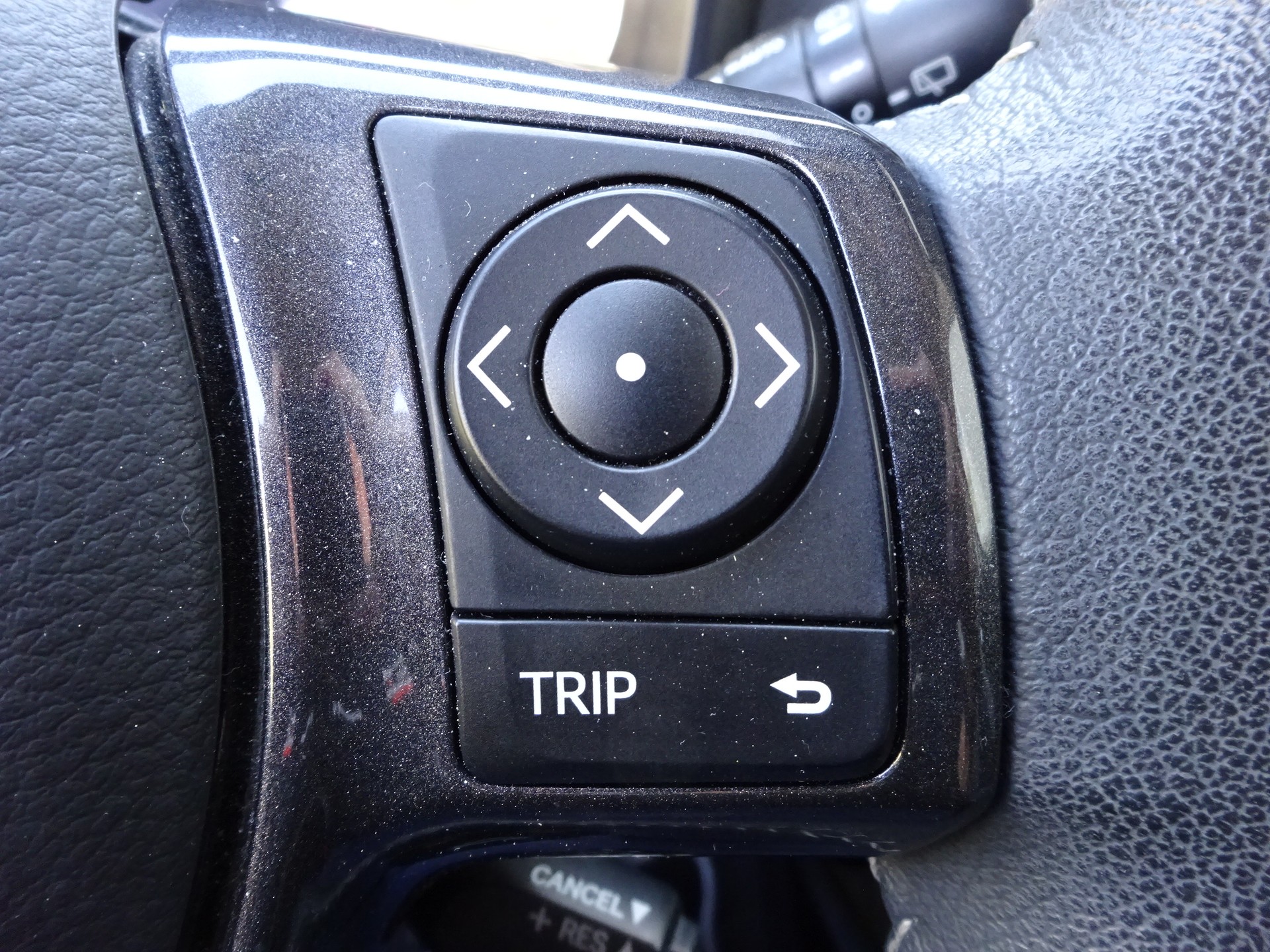 TOYOTA Yaris 1.5 VVT-i Hybrid Limited e-CVT-image-14