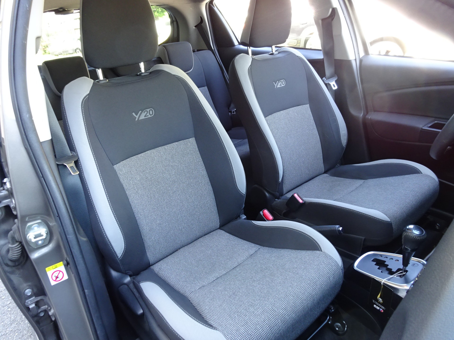 TOYOTA Yaris 1.5 VVT-i Hybrid Limited e-CVT-image-30