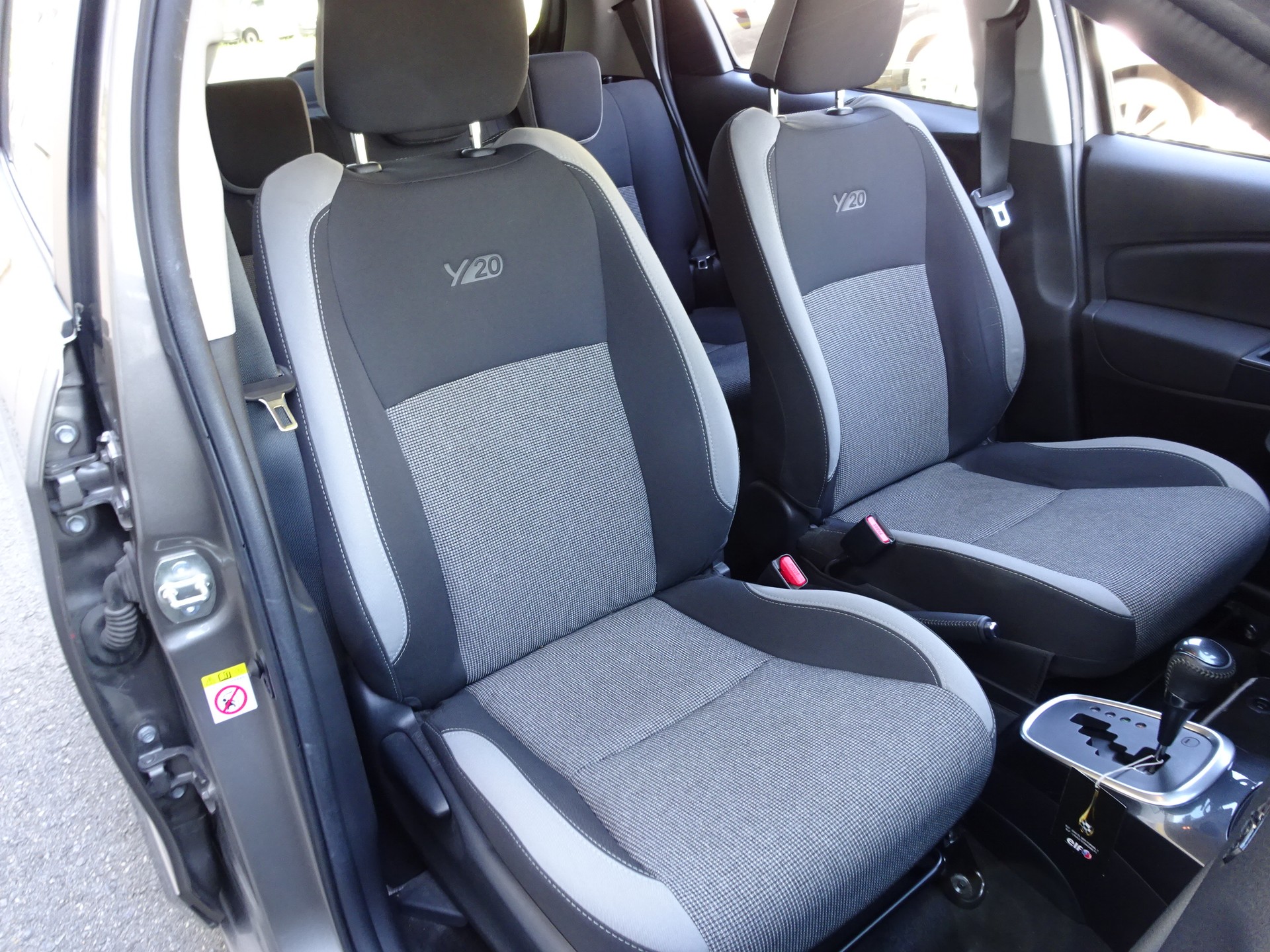 TOYOTA Yaris 1.5 VVT-i Hybrid Limited e-CVT-image-26
