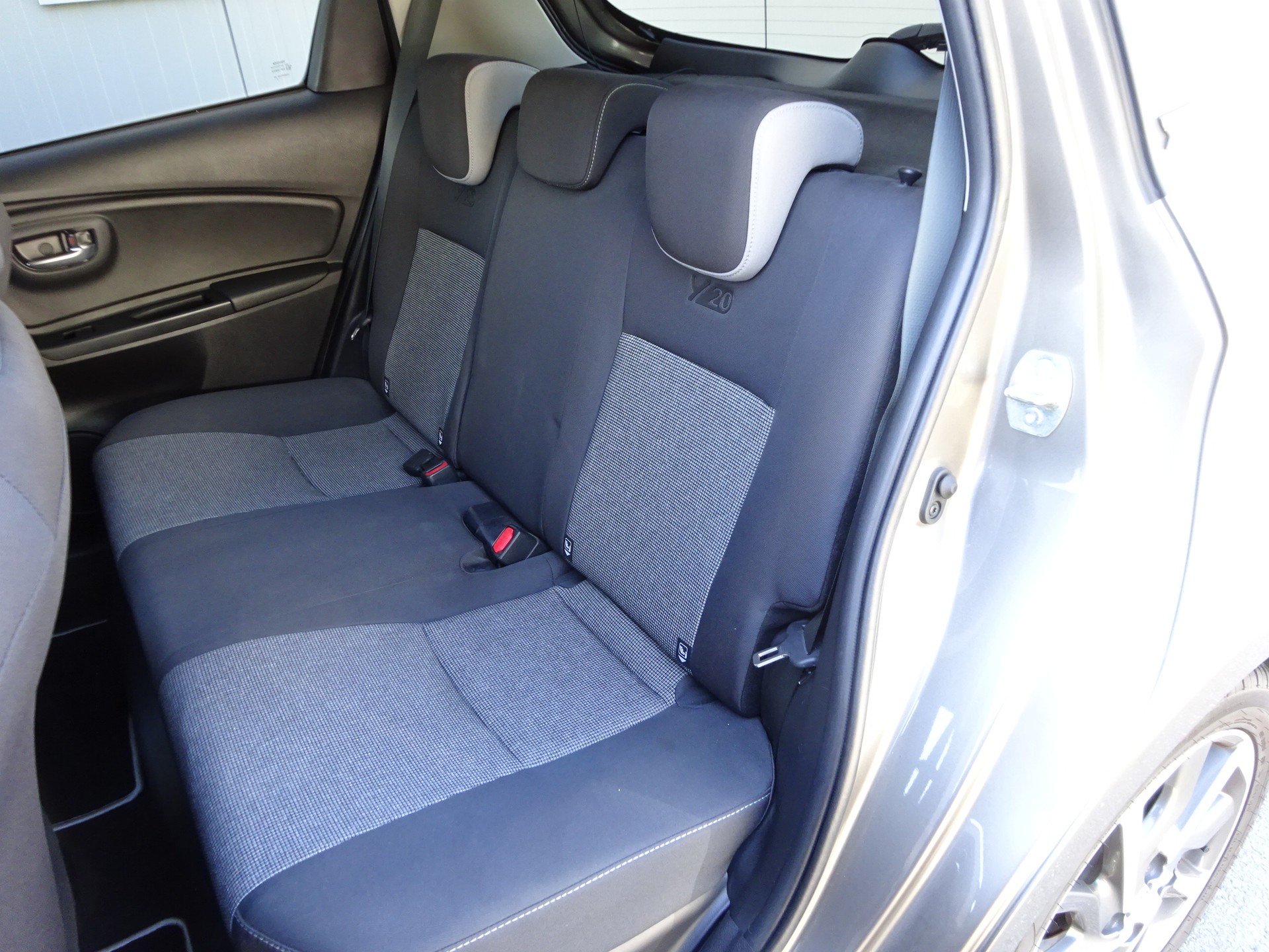 TOYOTA Yaris 1.5 VVT-i Hybrid Limited e-CVT-image-24