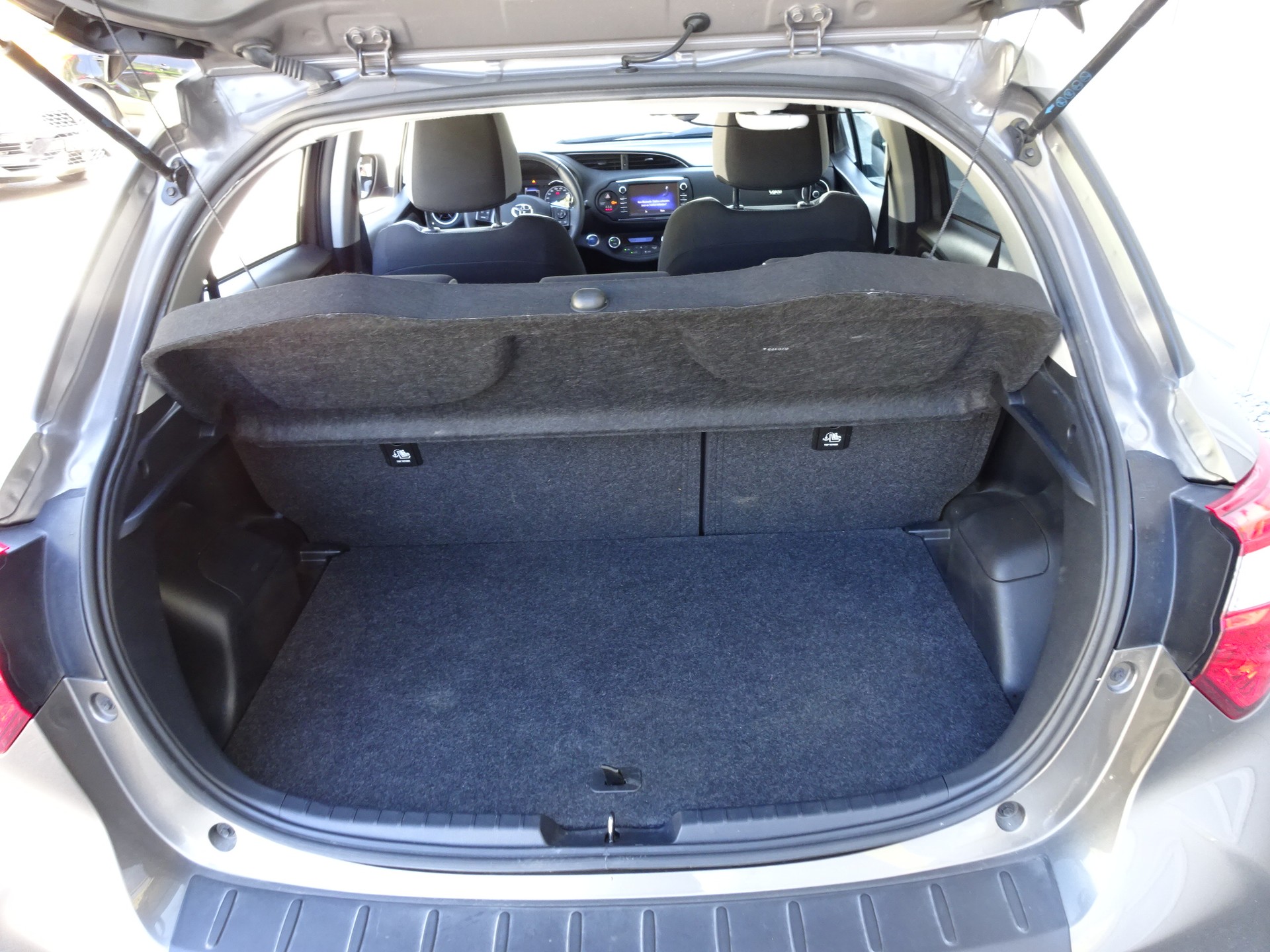 TOYOTA Yaris 1.5 VVT-i Hybrid Limited e-CVT-image-25