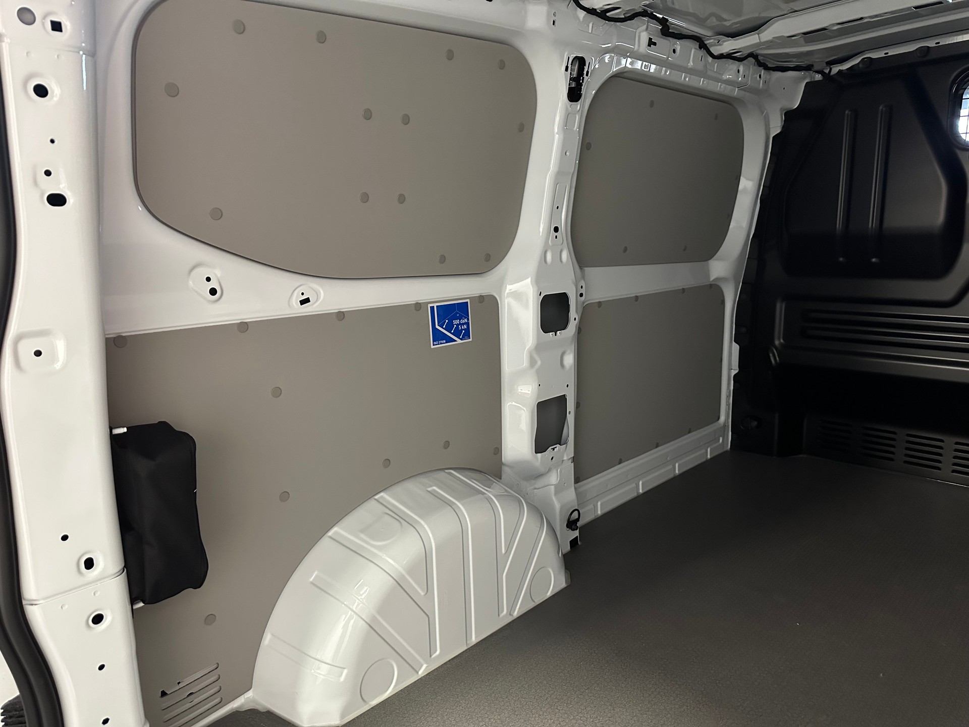 VW Transporter 2.0 TDI-image-14