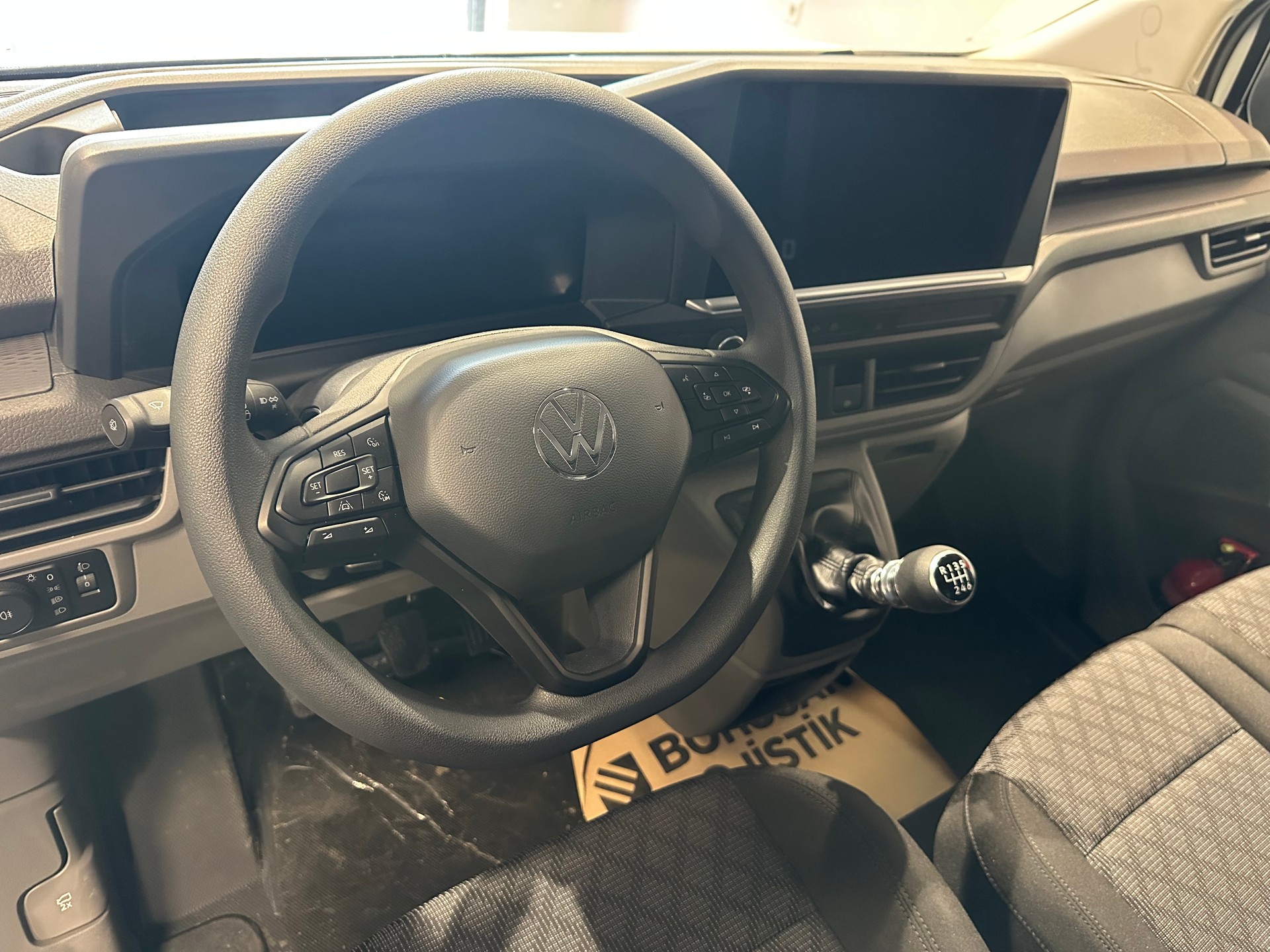 VW Transporter 2.0 TDI-image-17