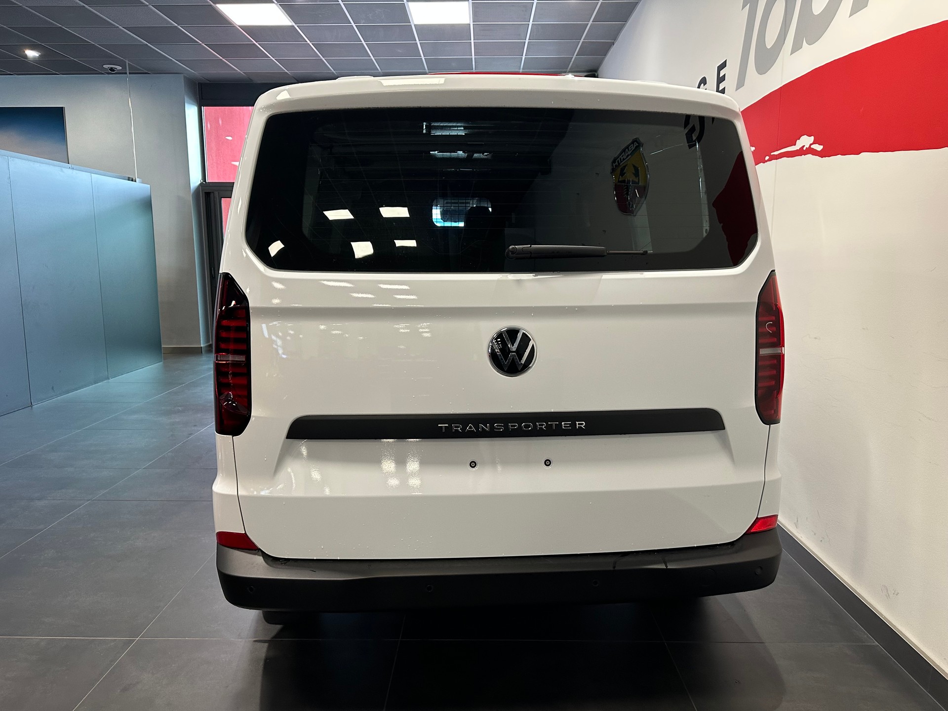VW Transporter 2.0 TDI-image-12