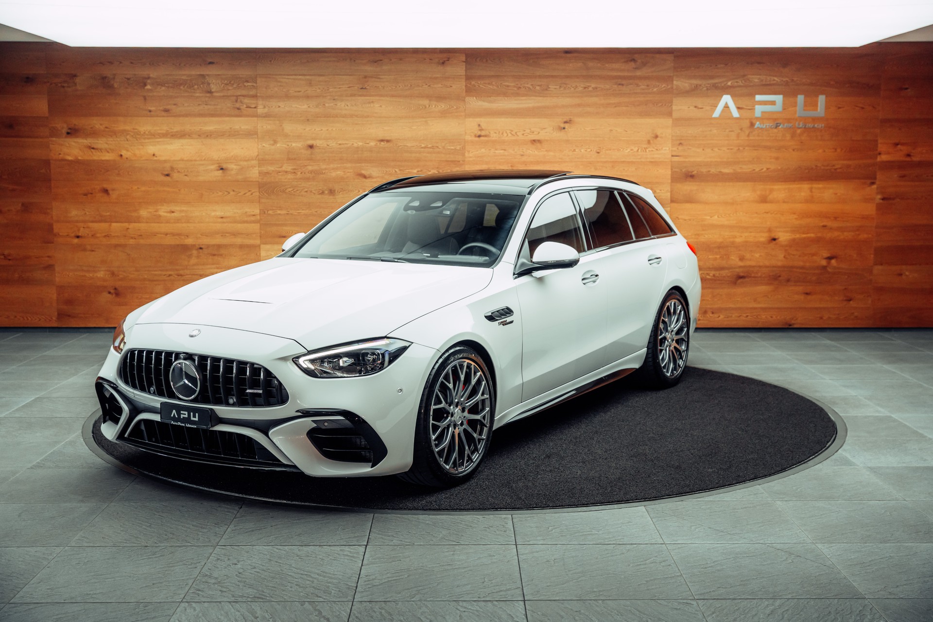MERCEDES-BENZ C 63 S AMG T E Performance 4 Matic Executive Edition-image-3