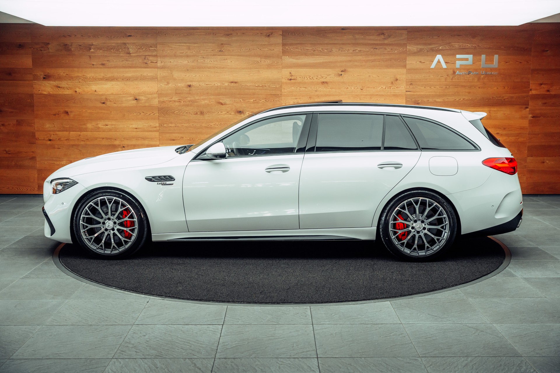 MERCEDES-BENZ C 63 S AMG T E Performance 4 Matic Executive Edition-image-11