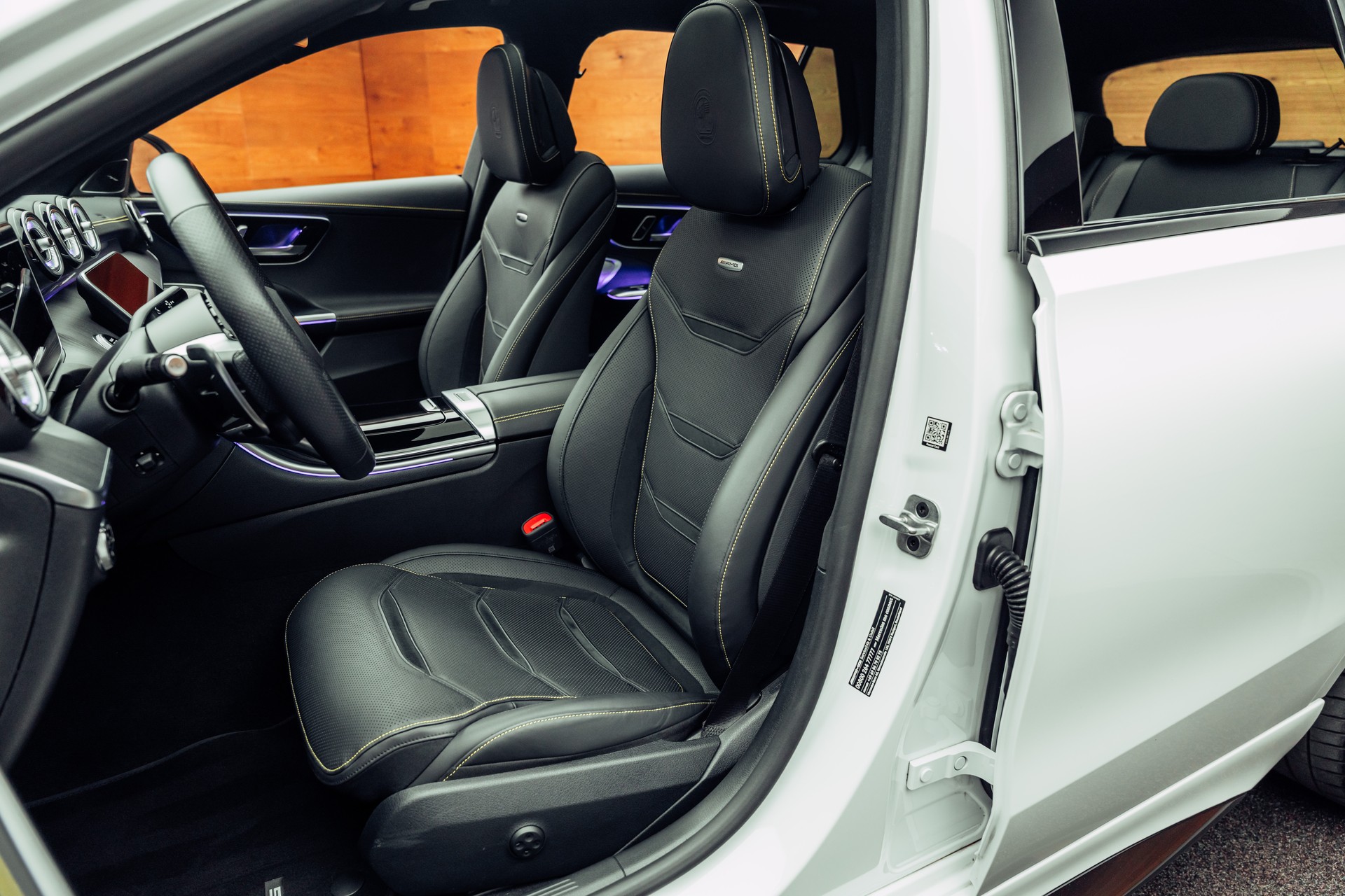 MERCEDES-BENZ C 63 S AMG T E Performance 4 Matic Executive Edition-image-7