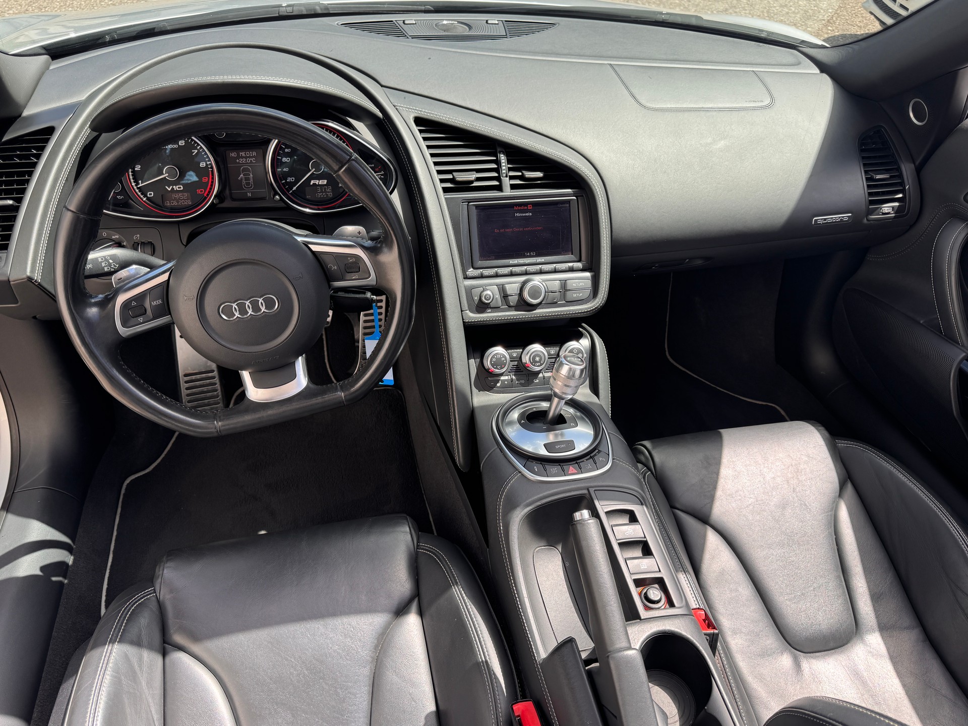 AUDI R8 Spyder 5.2 R-Tronic-image-12