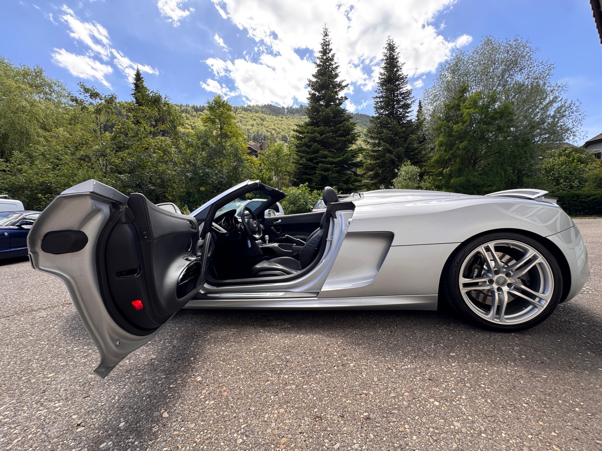AUDI R8 Spyder 5.2 R-Tronic-image-3