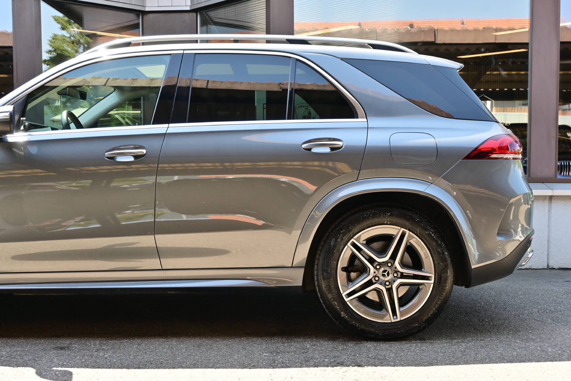 MERCEDES-BENZ GLE 350 e AMG Line 4matic-showroom-element-3