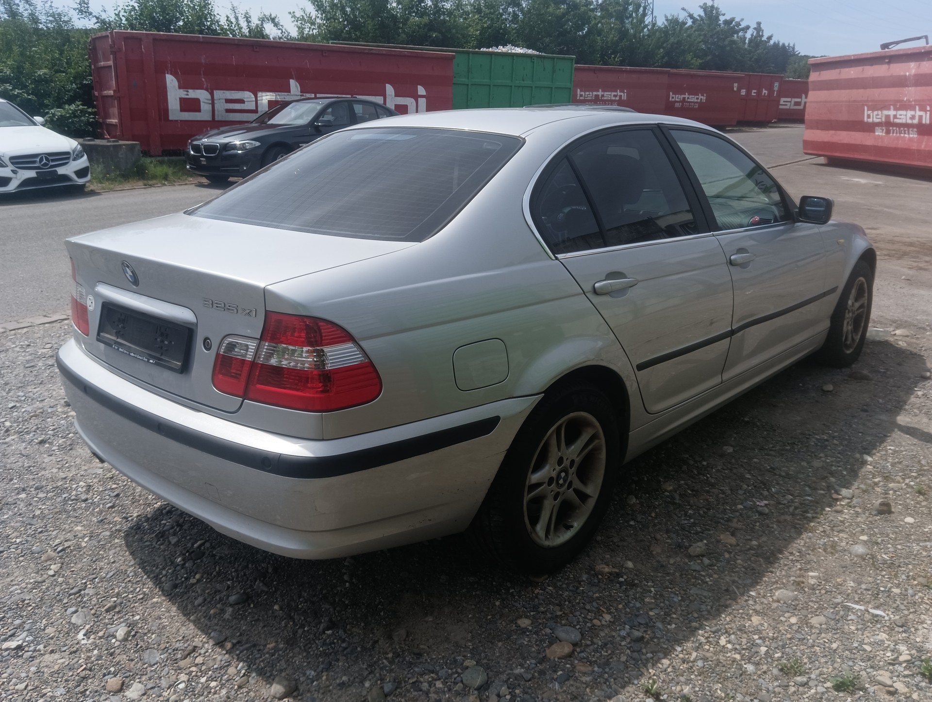 BMW 325xi-image-4
